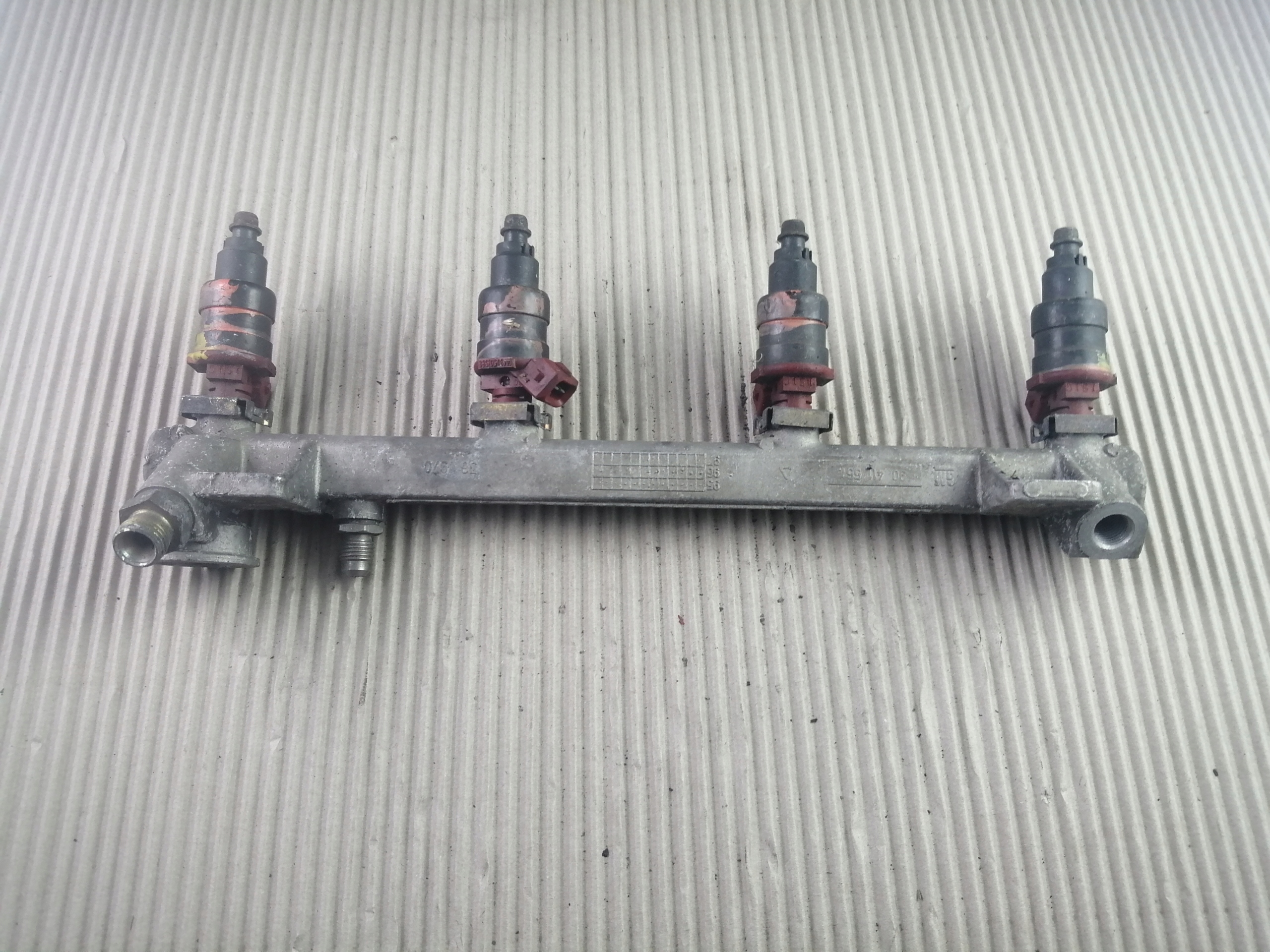 Rampe injection OPEL VECTRA B 90411551 OPEL