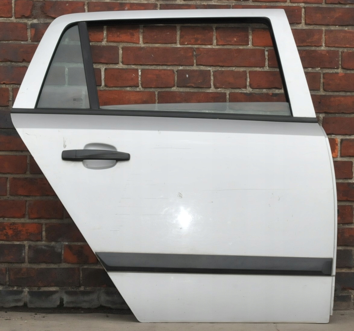 DRZWI TYŁ TYLNE PRAWE OPEL ASTRA III H KOMBI Z157