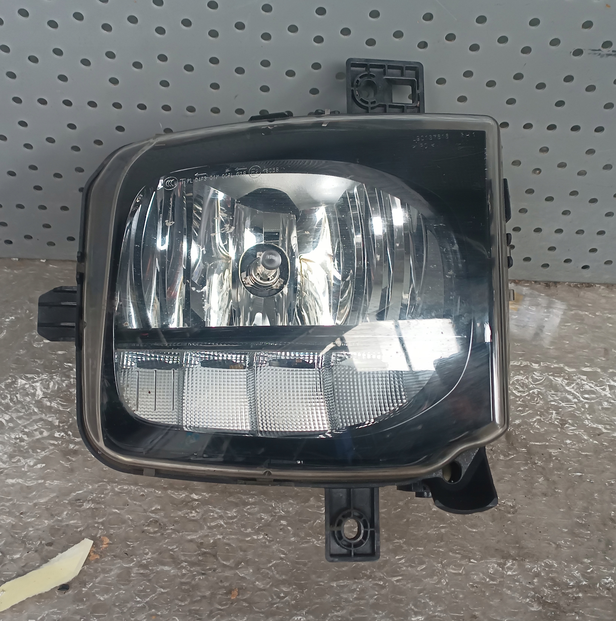 2GM941662 ГАЛОГЕН передняя правая led vw