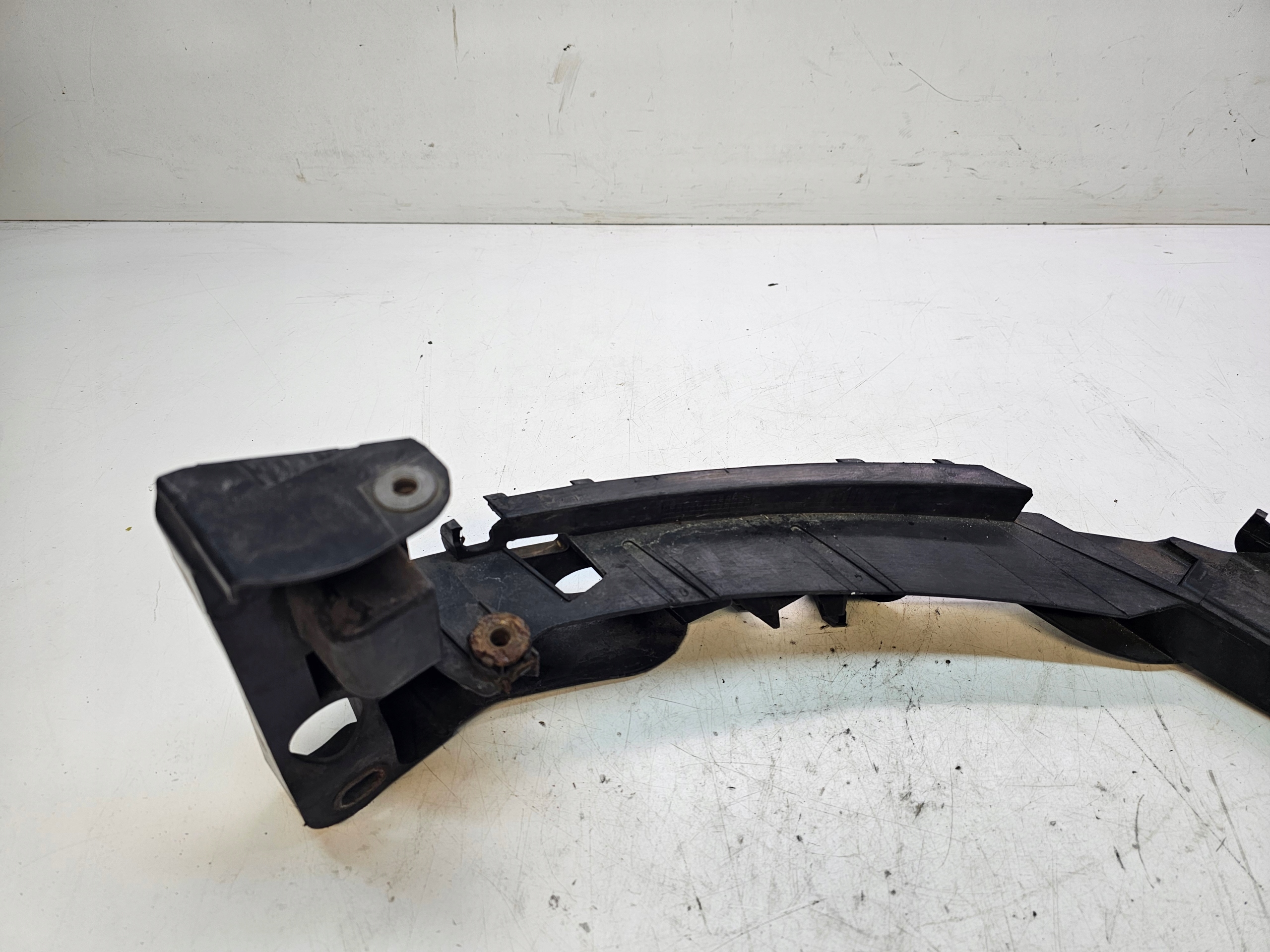 support REFLEKTORA right AUDI A3 8P LIFT 8P0805608