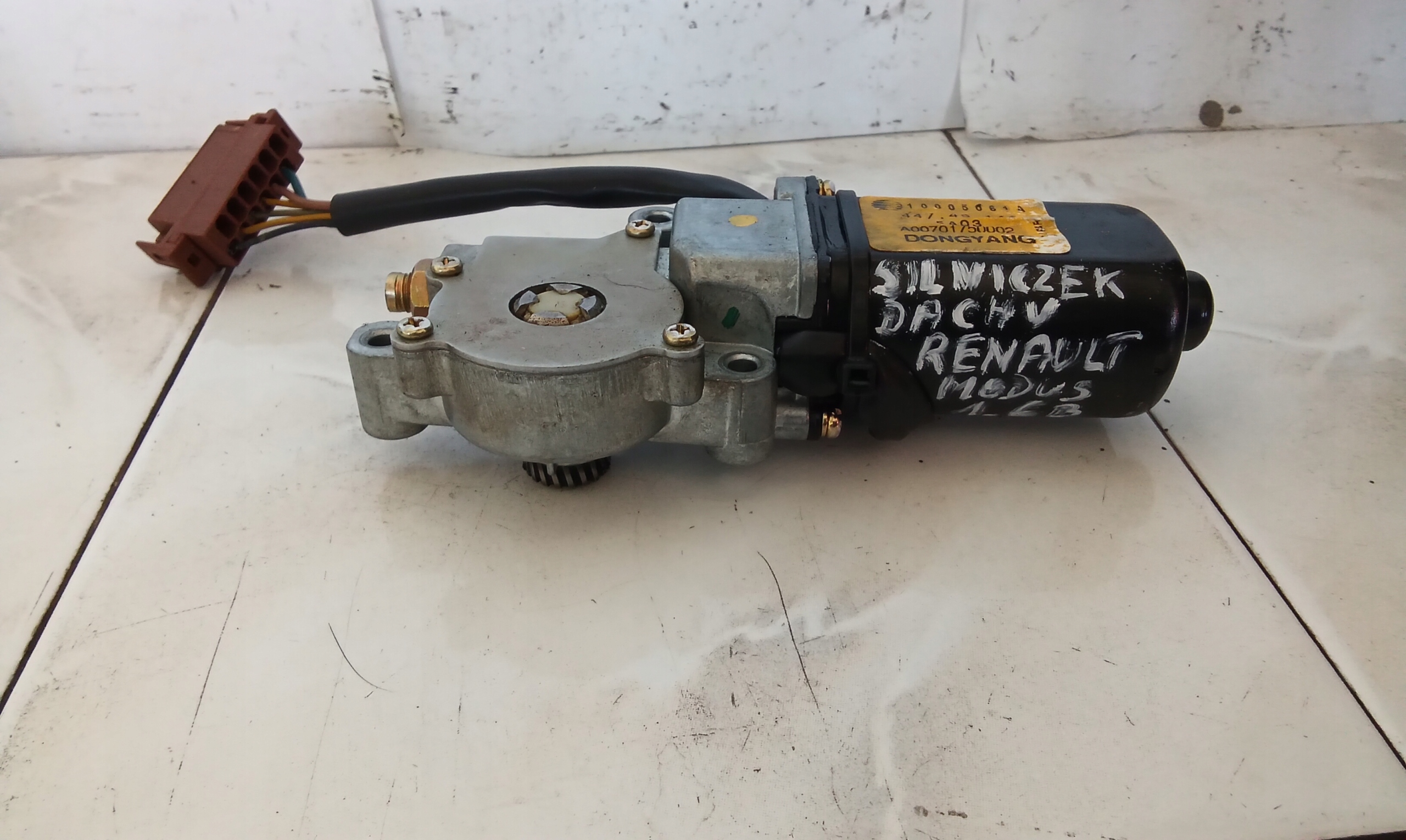 SILNICZEK DACHU RENAULT MODUS 10005061A