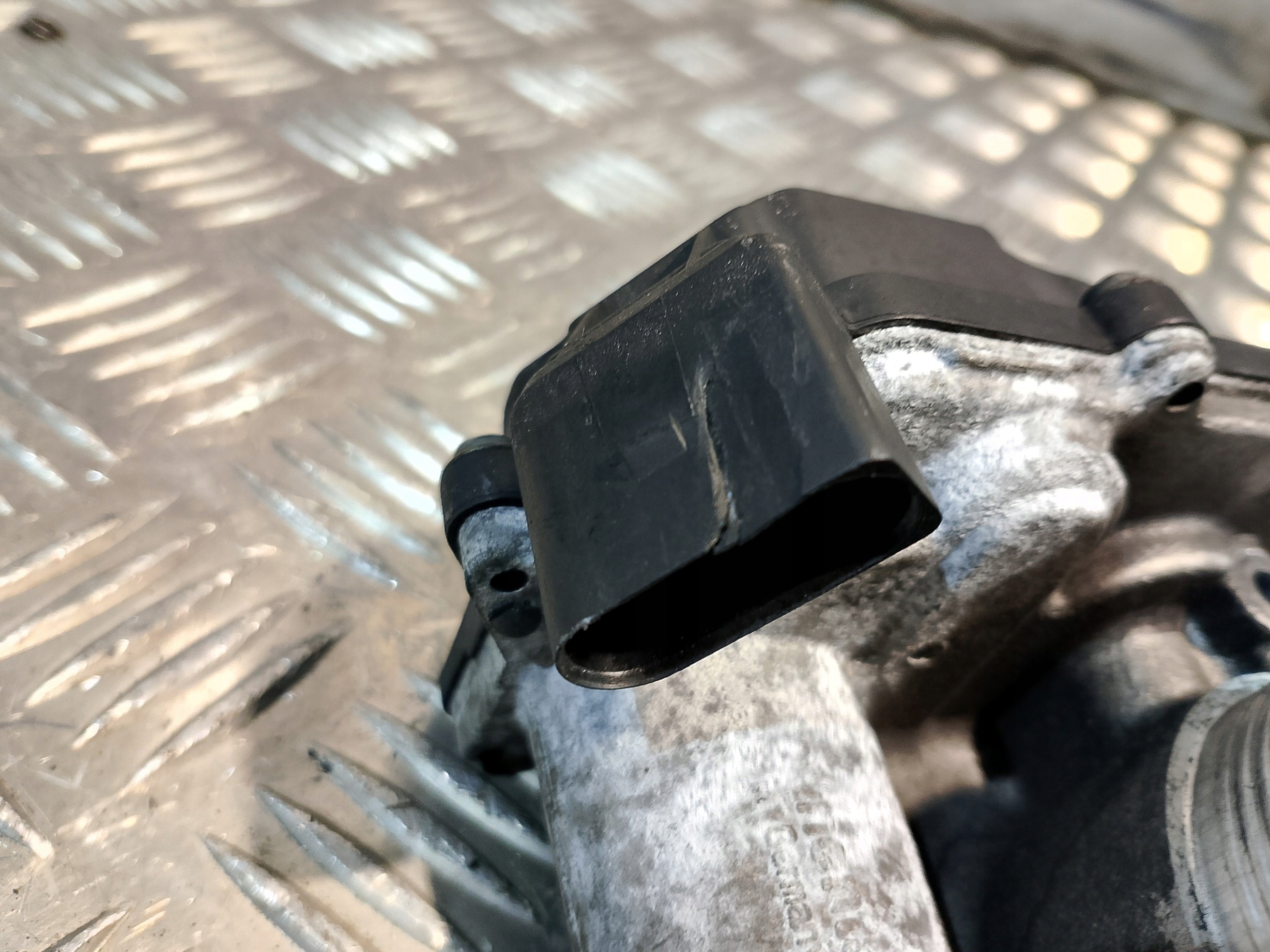 throttle flap air AUDI A4 B8 2.0 TDI A2C53338105