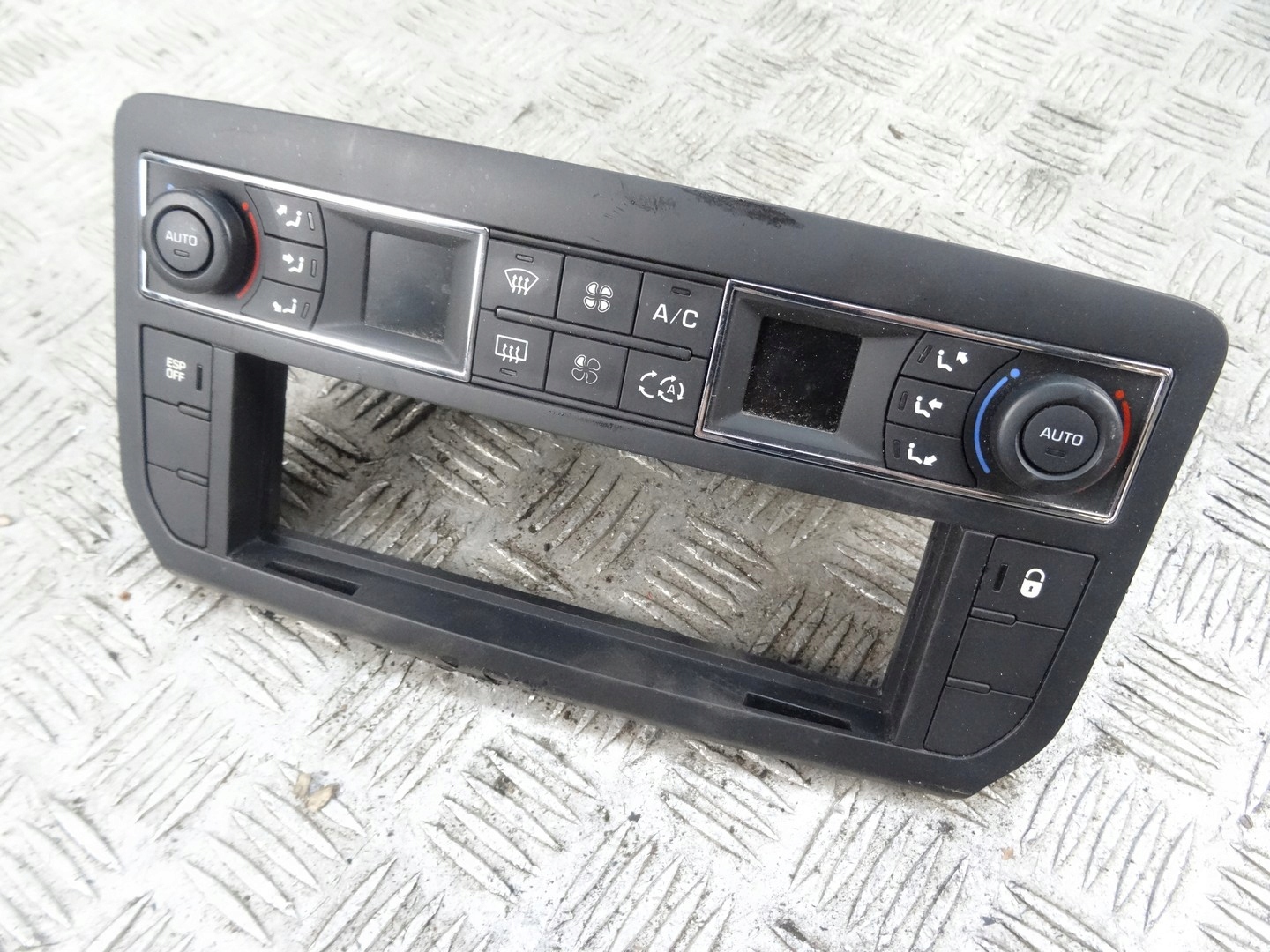 96715288ZD - CITROEN C5 III X7 панель кондиціонера 96829415