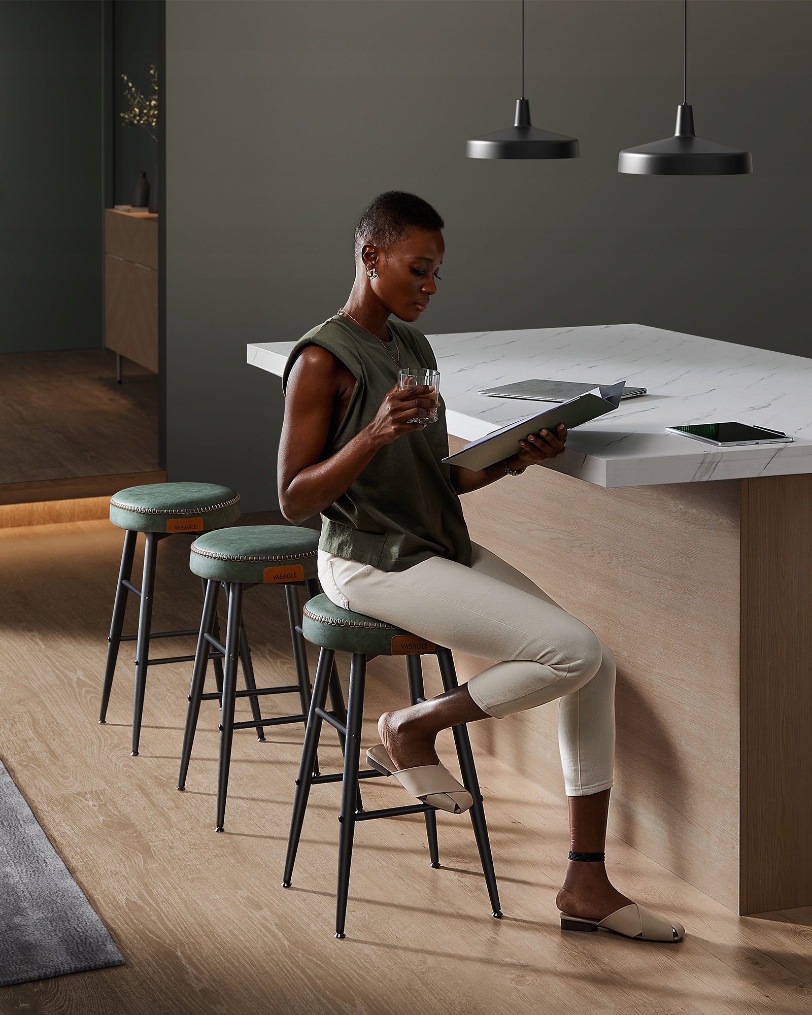 Hoker szary do kuchni taboret stołek barowy do salonu nowoczesny do pokoju Głębokość siedziska 33 cm