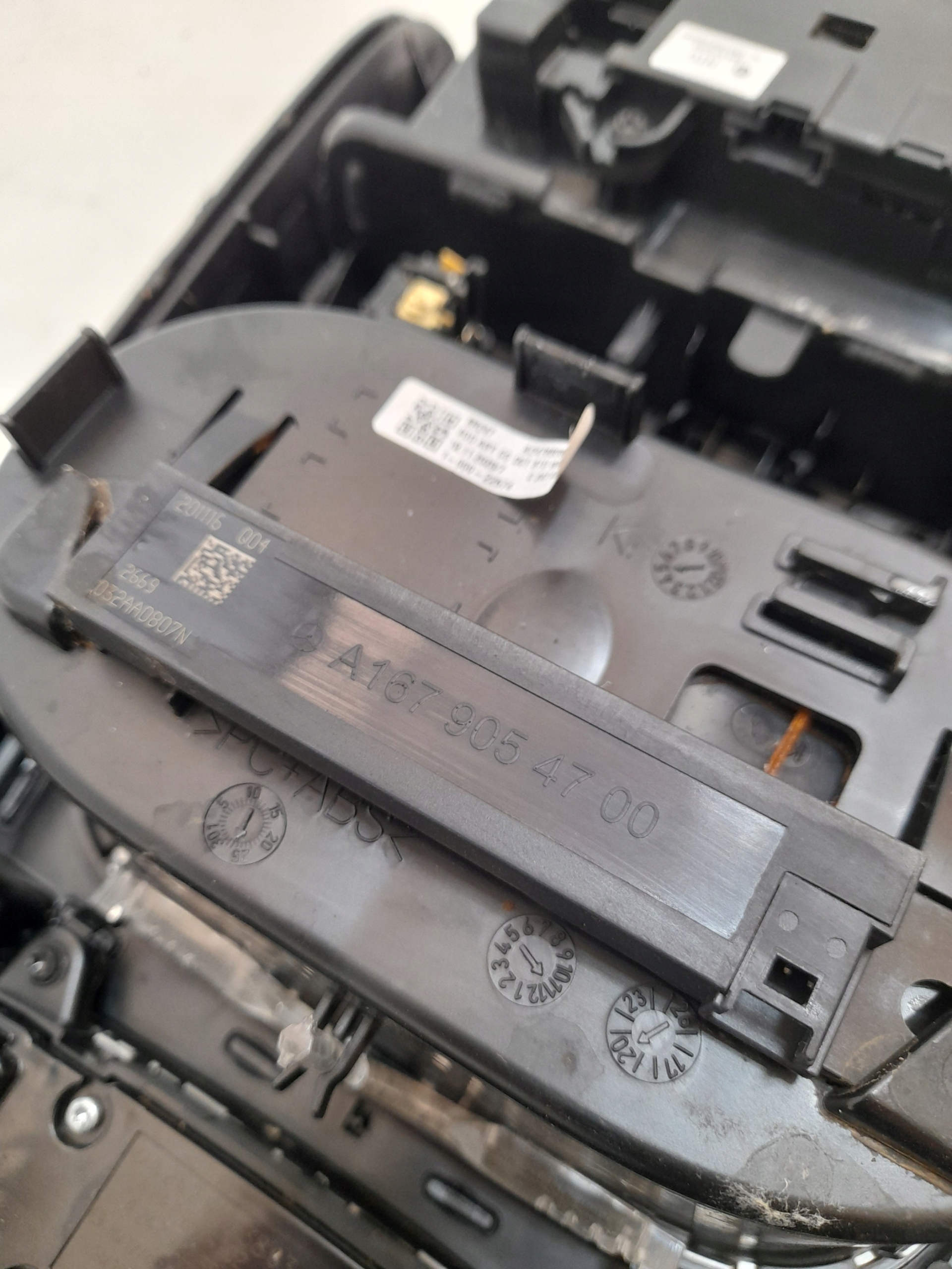 MERCEDES GLA H247 20- панель консоль средняя A1679054700 америка