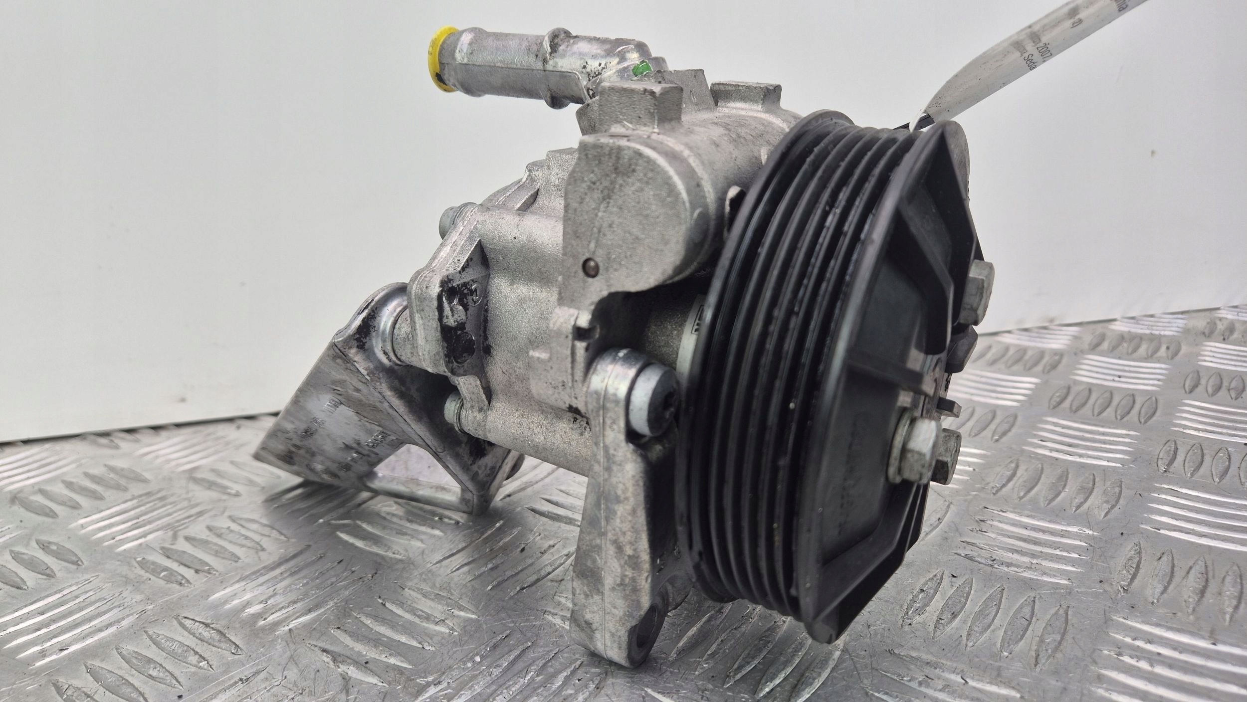 BMW 3 E90 E91 330i servo pump LH2113605 N52B30