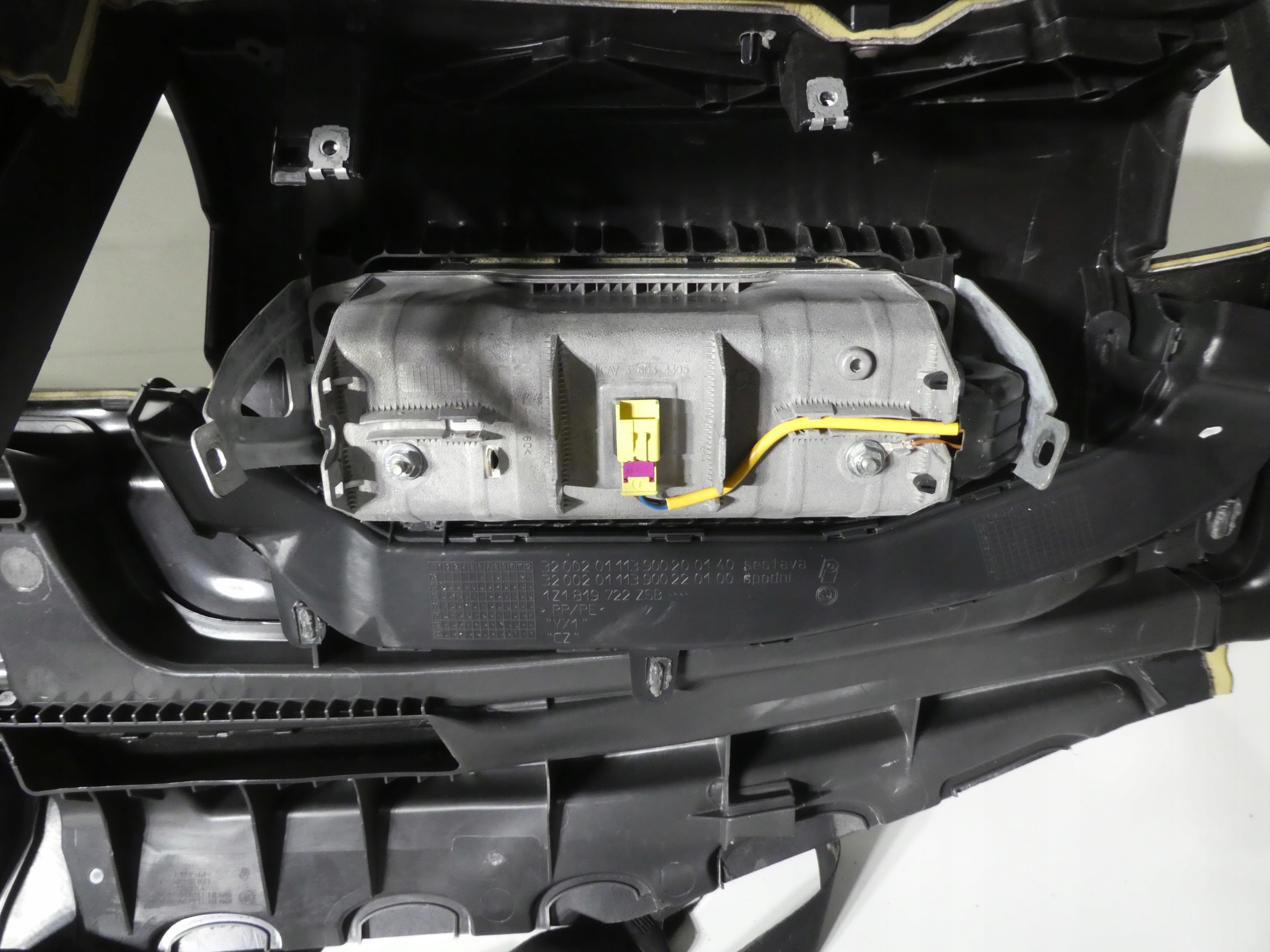 SKODA OCTAVIA II dashboard cockpit console airbag
