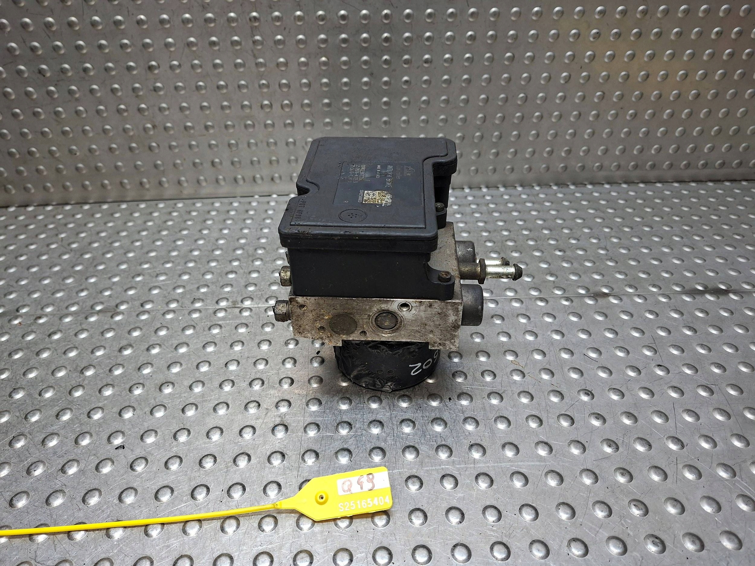 pump control unit ABS CHRYSLER VOYAGER IV 00- P04721522AA 25.0926-4329.3