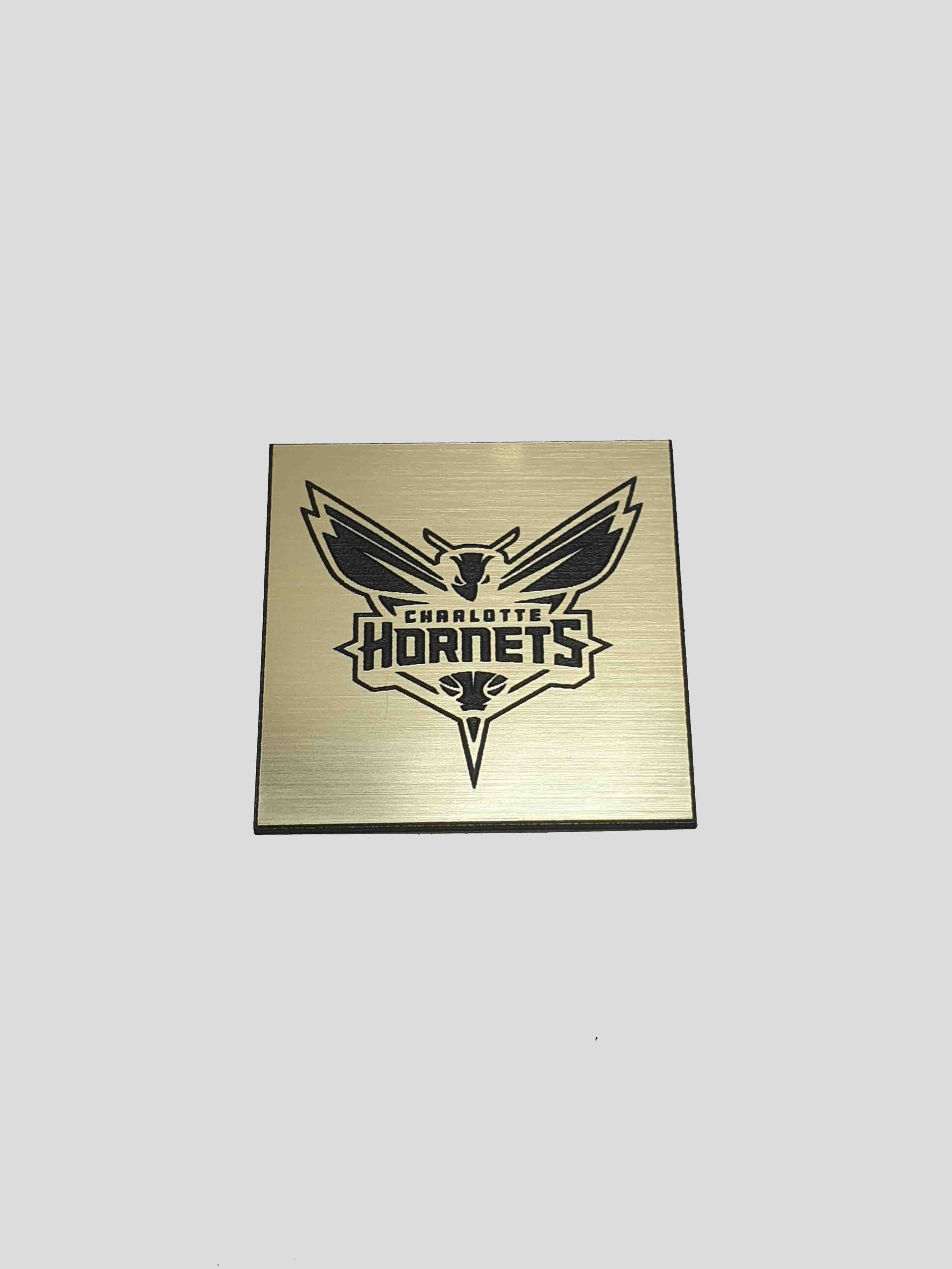 

Charlotte Hornets emblemat 60 x 60 mm*ZŁOTA