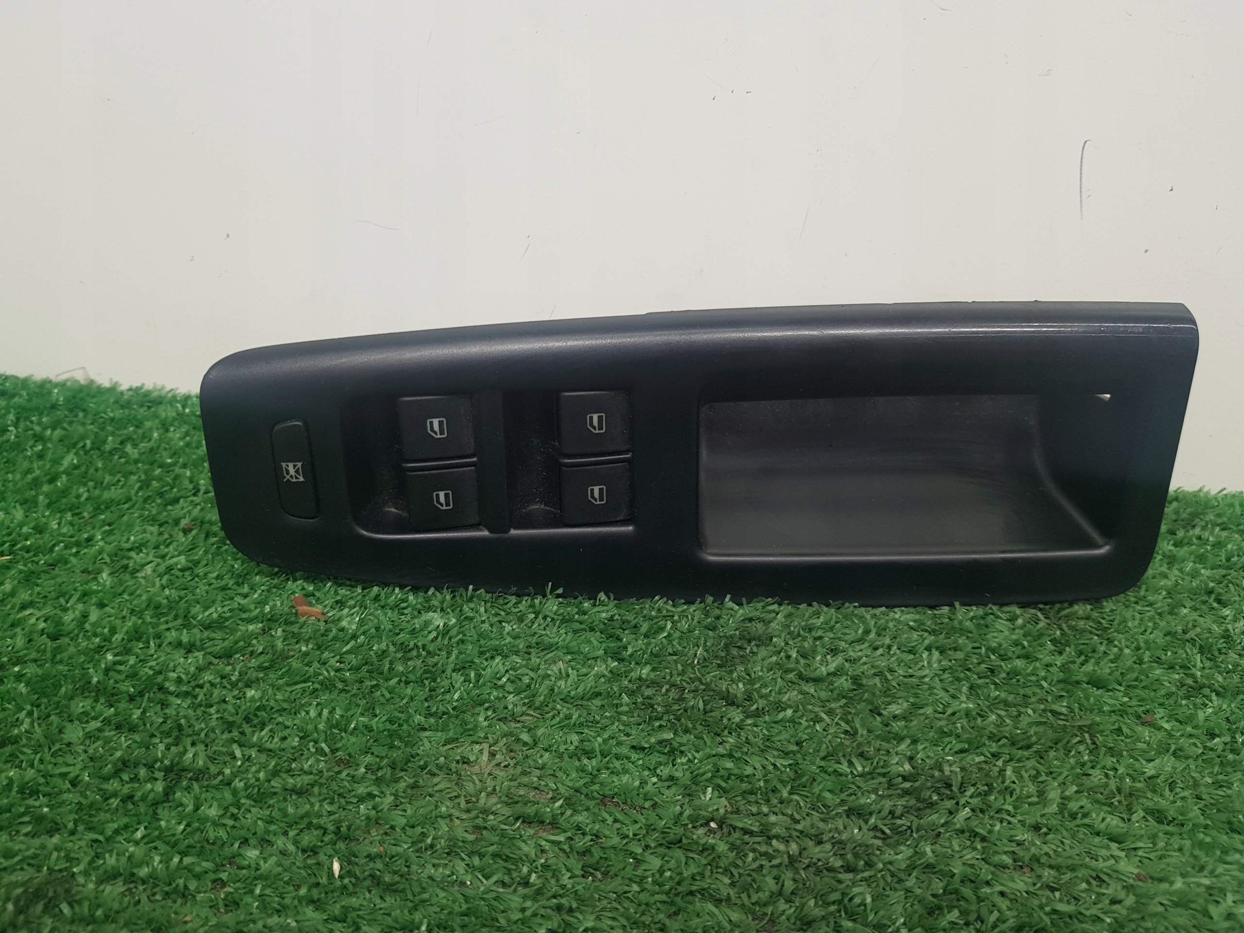 control panel of the window driver´s VOLKSWAGEN POLO 4 6Q1867171F