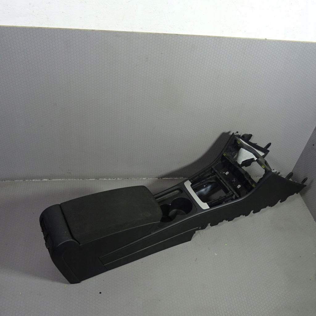 VW PASSAT B7 KOMBI TUNEL central