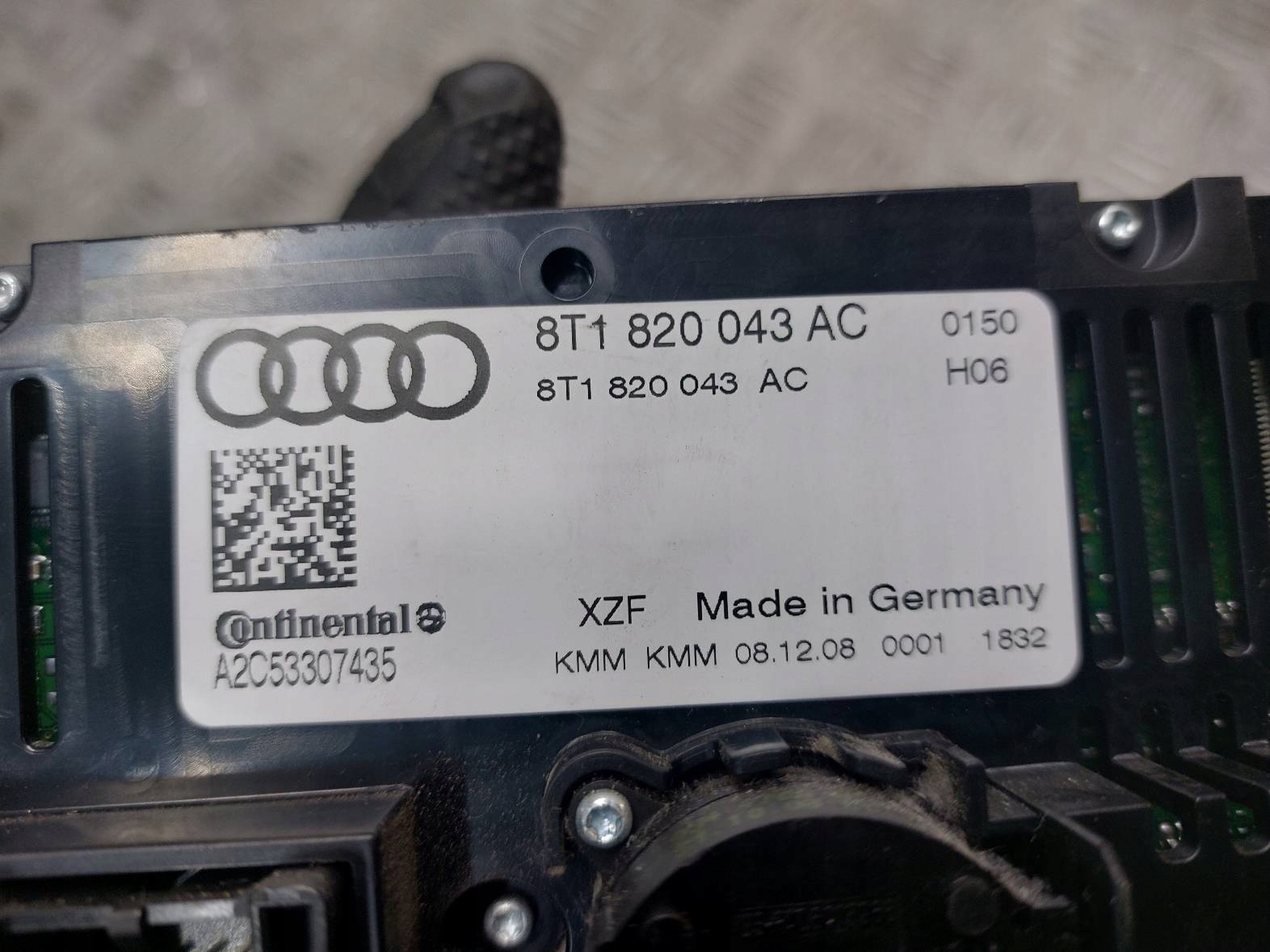 PANEL Bouches buses AUDI A4 B8 8T1820043AC
