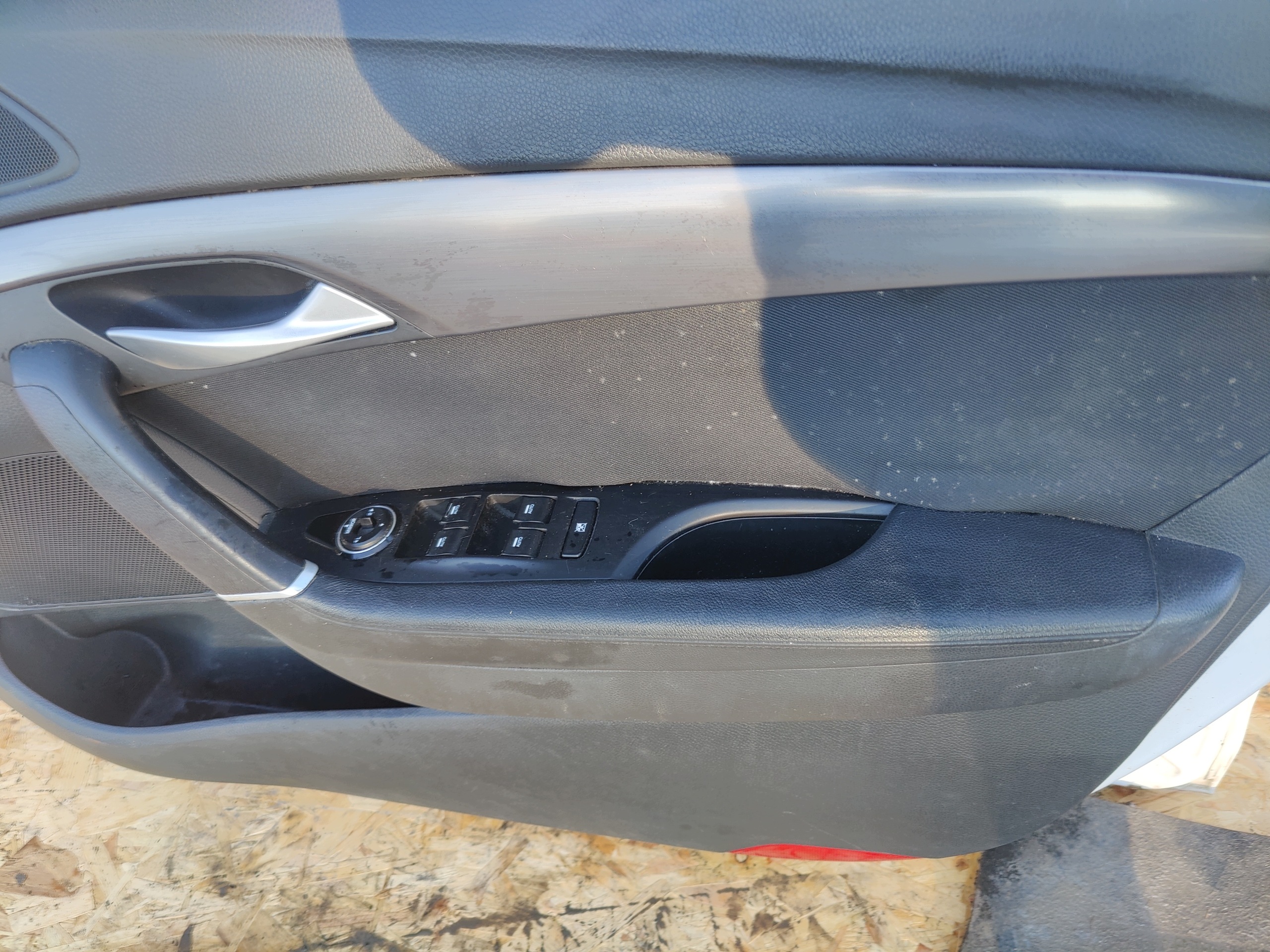 HYUNDAI I40 door front front right BIALE