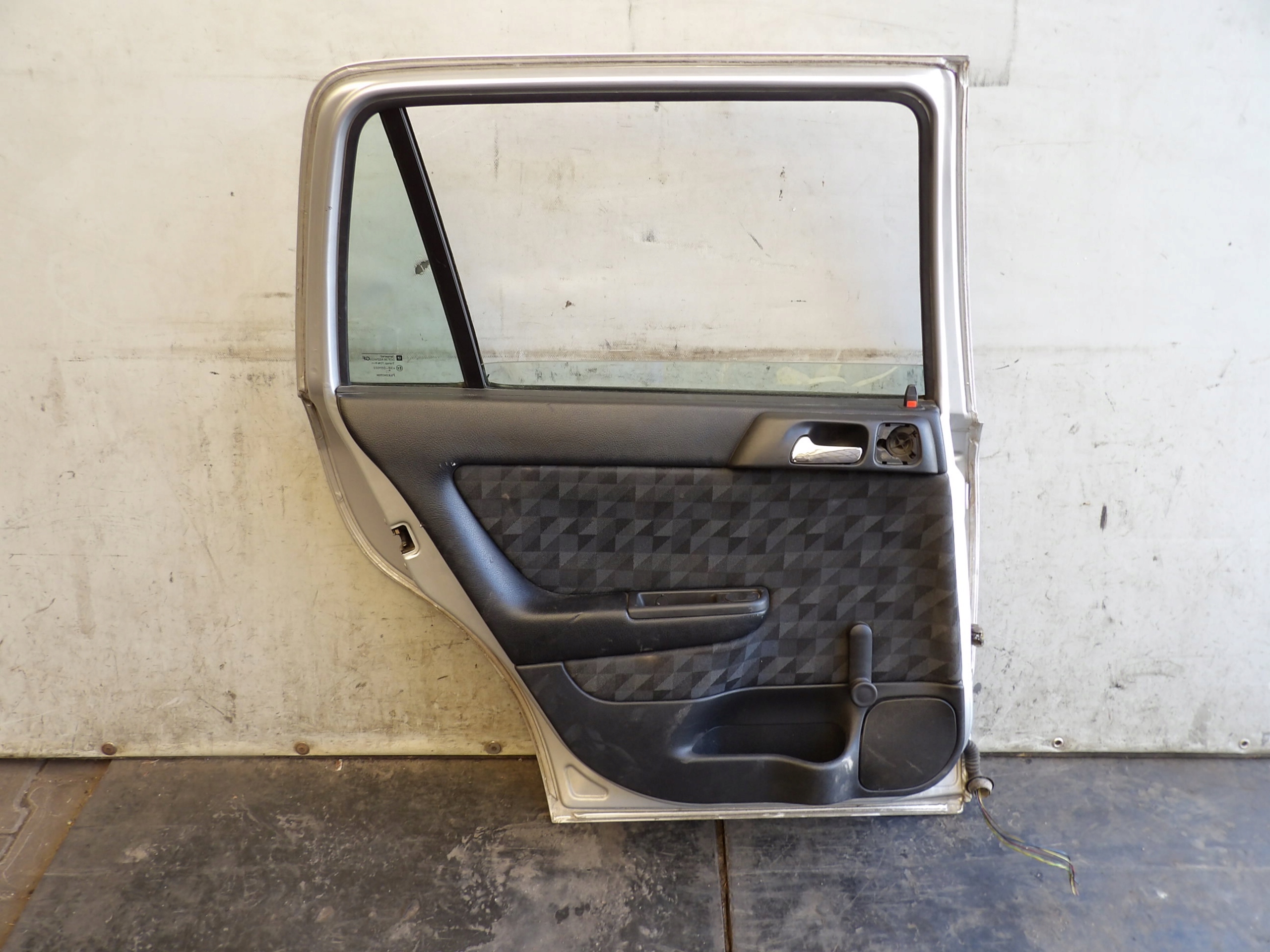 Drzwi tylne lewe Opel Astra II lak. Z147 Typ samochodu Samochody osobowe