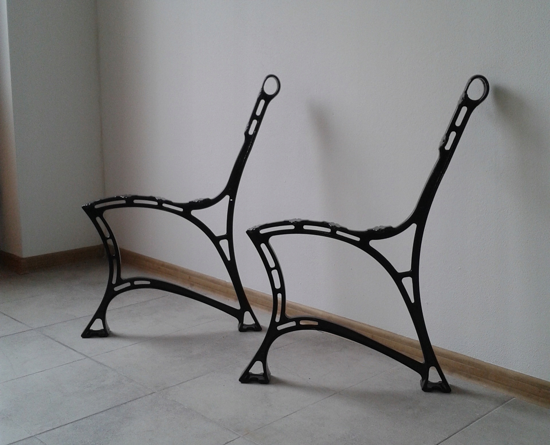 NOGA, NOGI DO ŁAWEK OGRODOWYCH ŻELIWNE KRÓLEWSKIE 1szt. Linia skleppiecyk