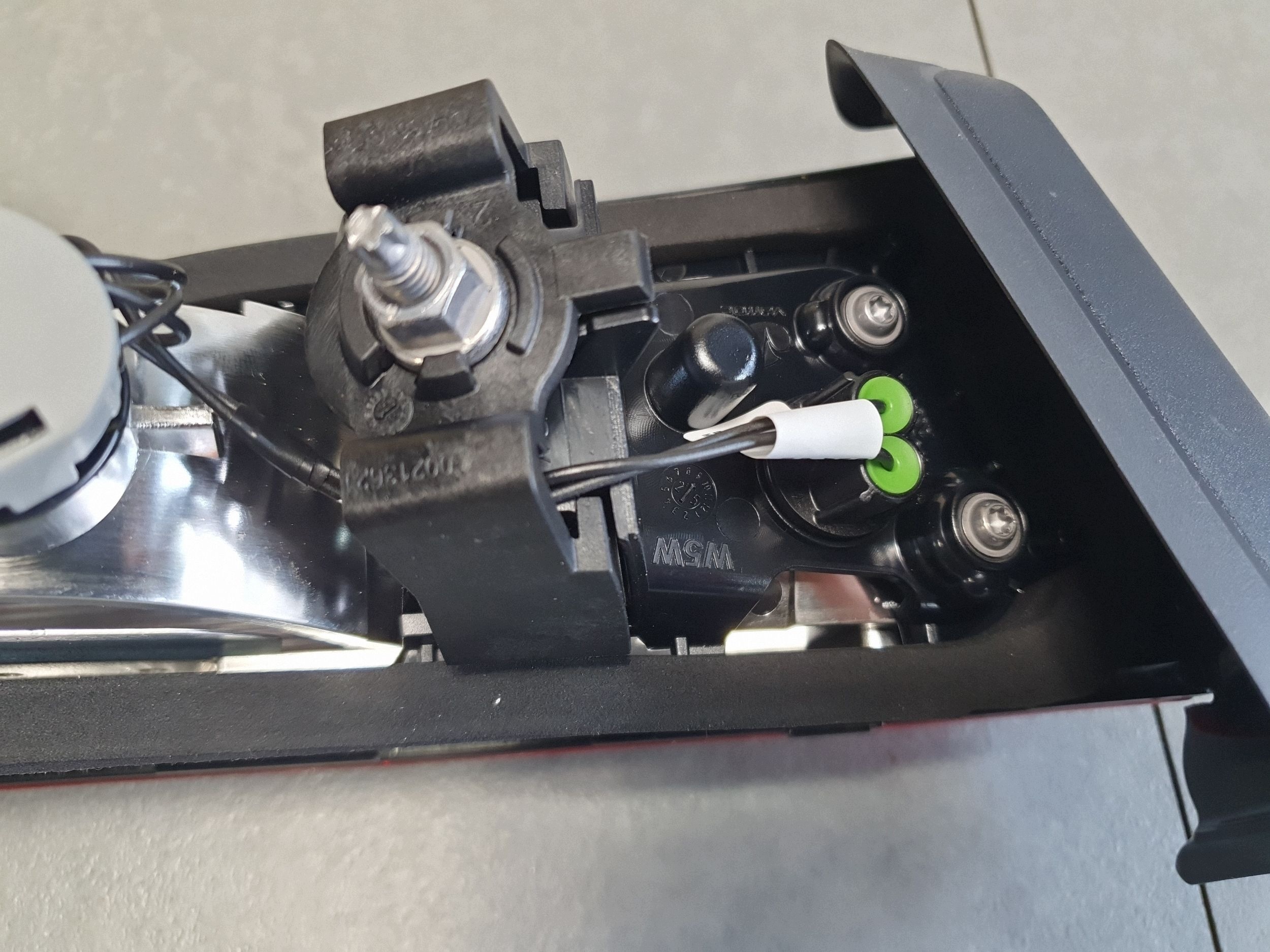 Audi A3 8Y hb light rear w klapie right 8Y0945076