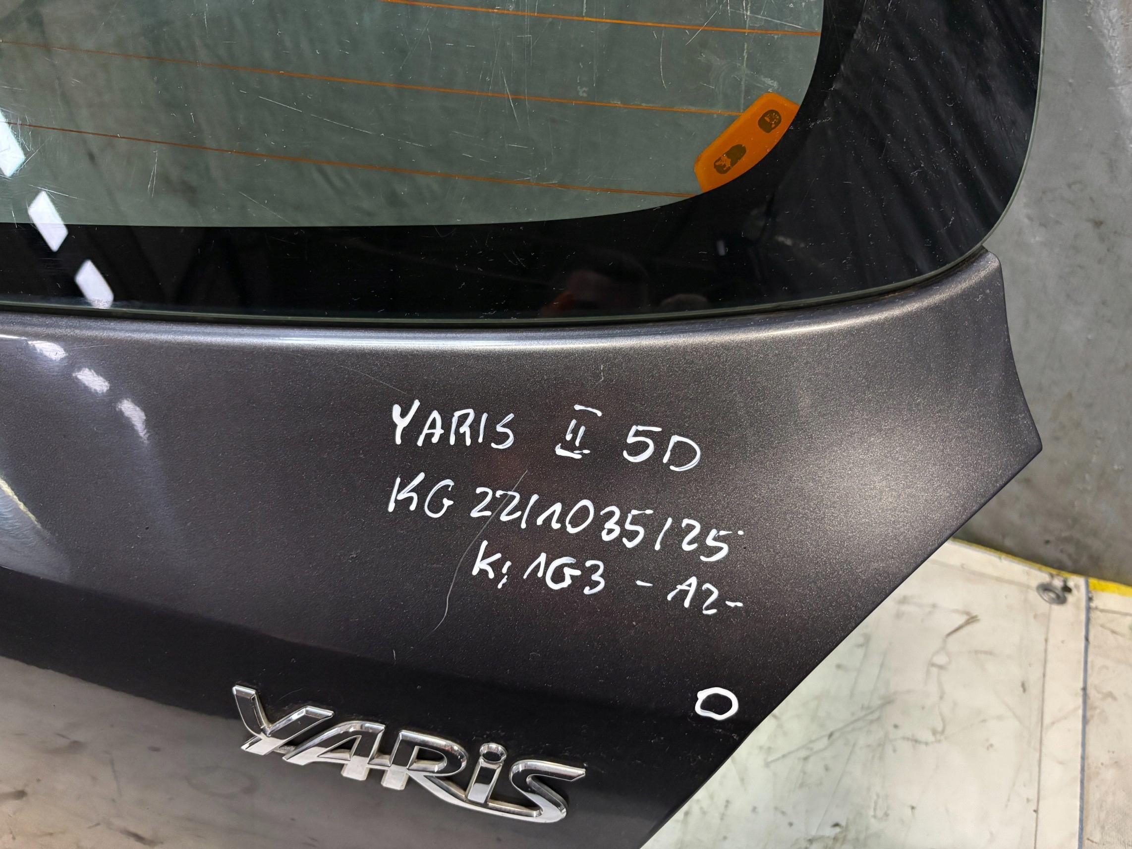 trunk door boot Toyota Yaris II 2 5D k: 1G3