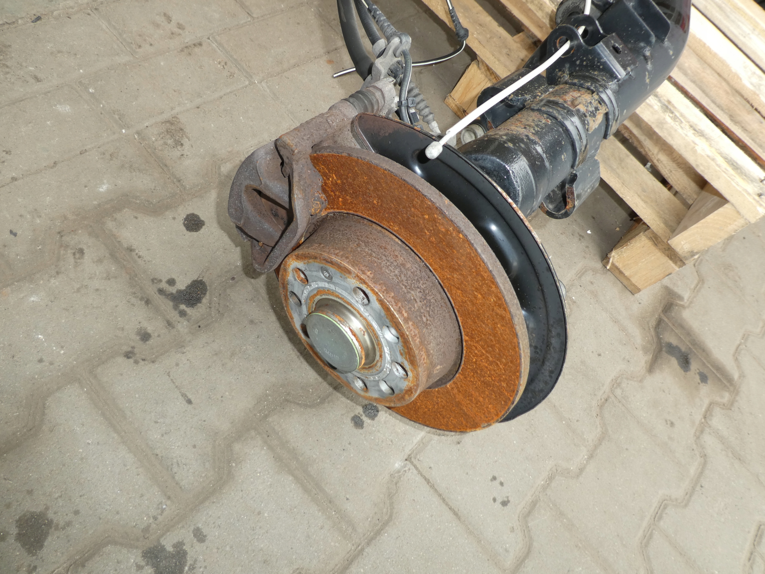 sususpension sider axis rear part VW CADDY IV 2K5500051AS