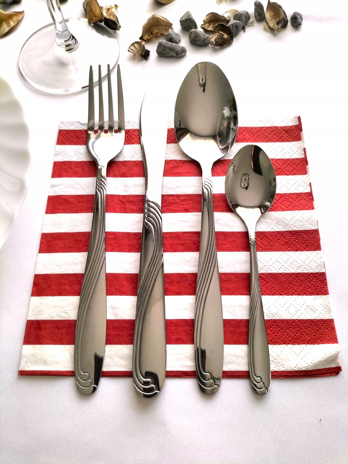 ZESTAW SZTUĆCÓW NA 12 OSÓB SZTUĆCE POŁYSK KOMPLET WALIZKA 72 EL Materiał wykonania metal