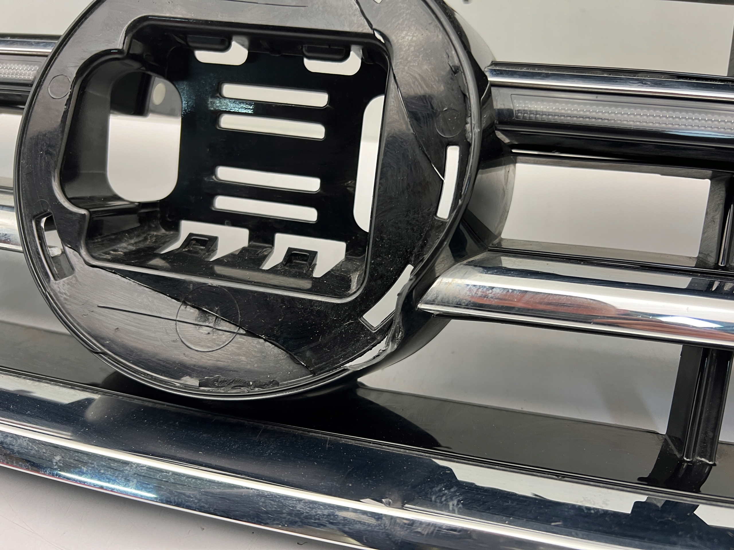 VW TIGUAN II ALLSPACE LIFT R-LINE ATRAPA GRILL ZDERZAKA PRZEDNIEGO LED DRL Jakość części (zgodnie z GVO) O - oryginał z logo producenta pojazdu (OE)