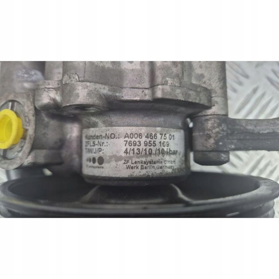 Mercedes C250 W204 servo pump A0064667501
