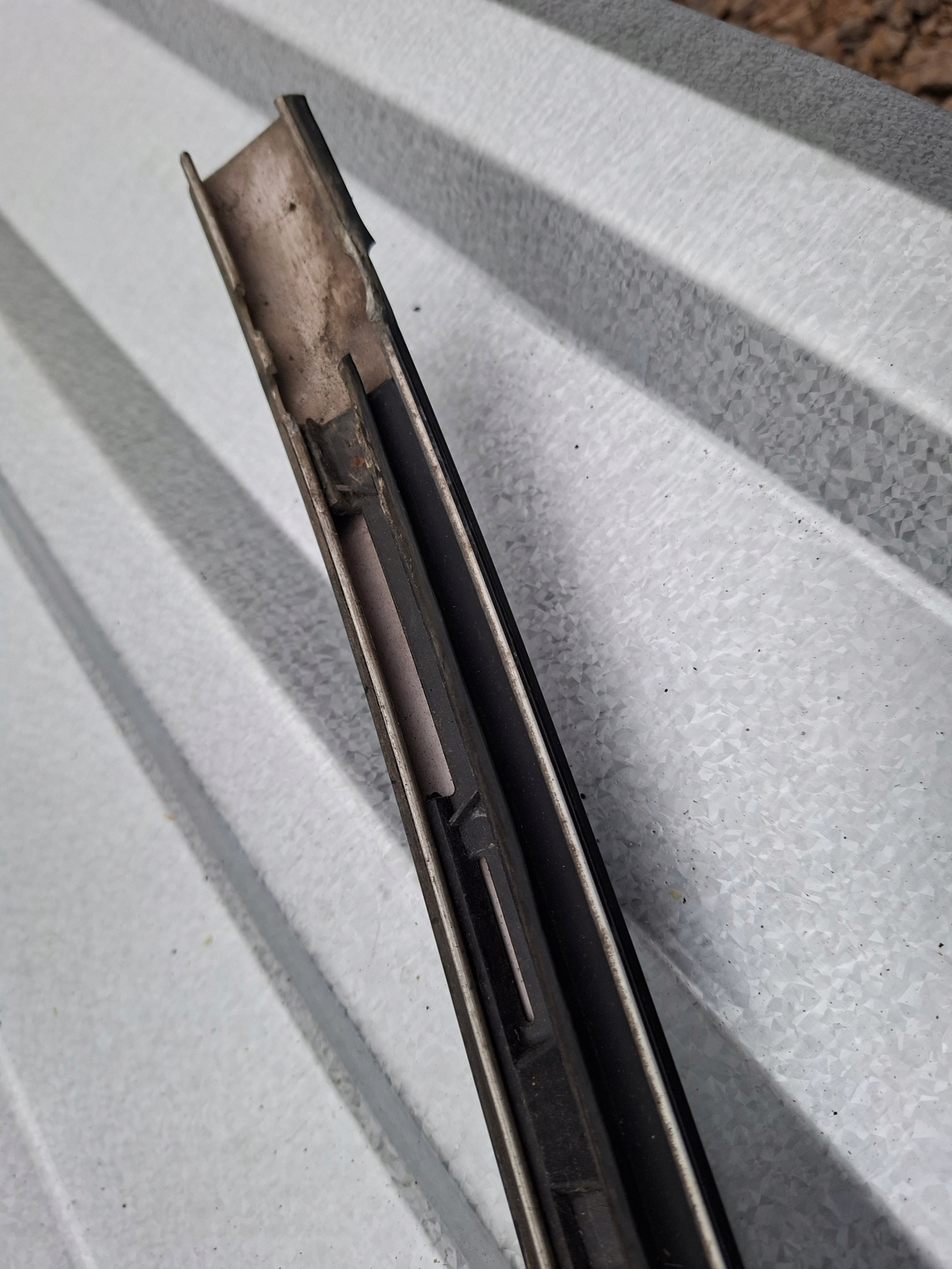 moulding windows czolowej left Mercedes W204