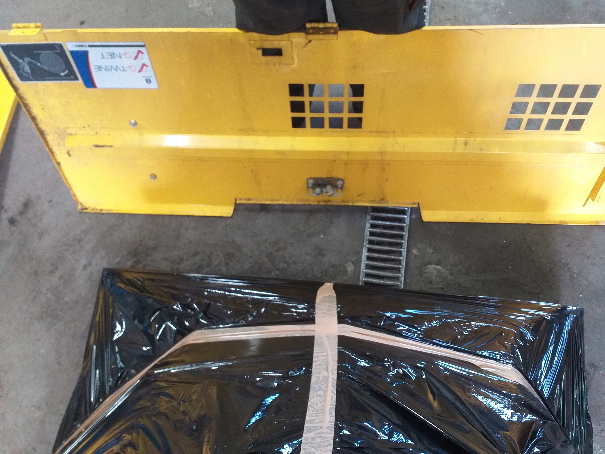 ПЕРЕДНЯЯ КРЫШКА ПРЕСС NEW HOLLAND BR7070 180R 09R