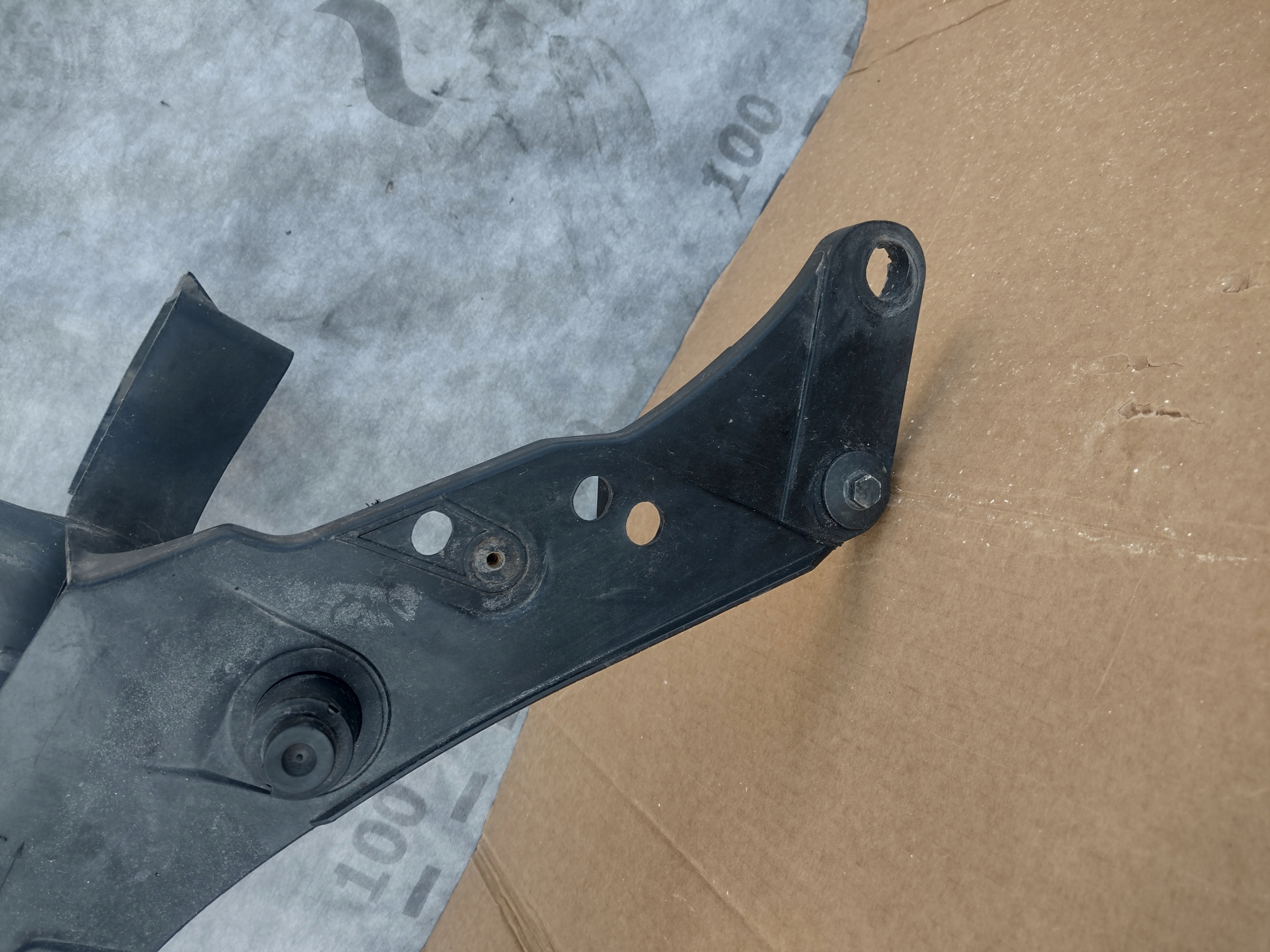 support panel for radiators, pillar Renault Clio III 3