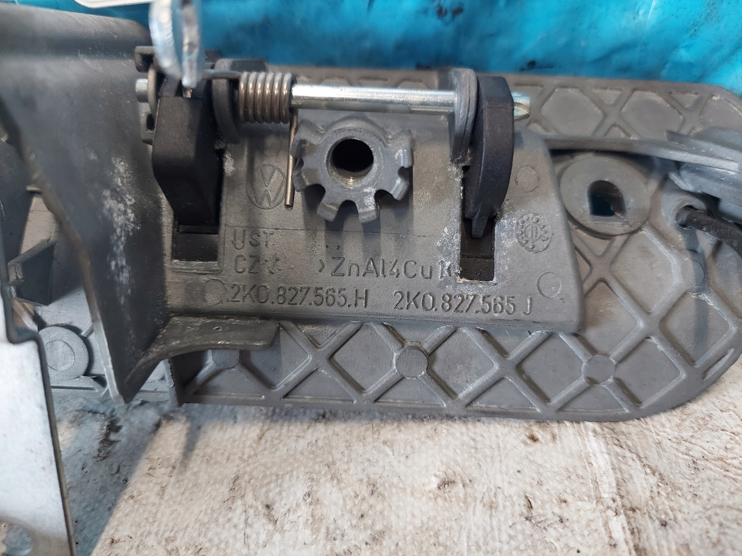 handle left rear part CADDY III 2K0827565H