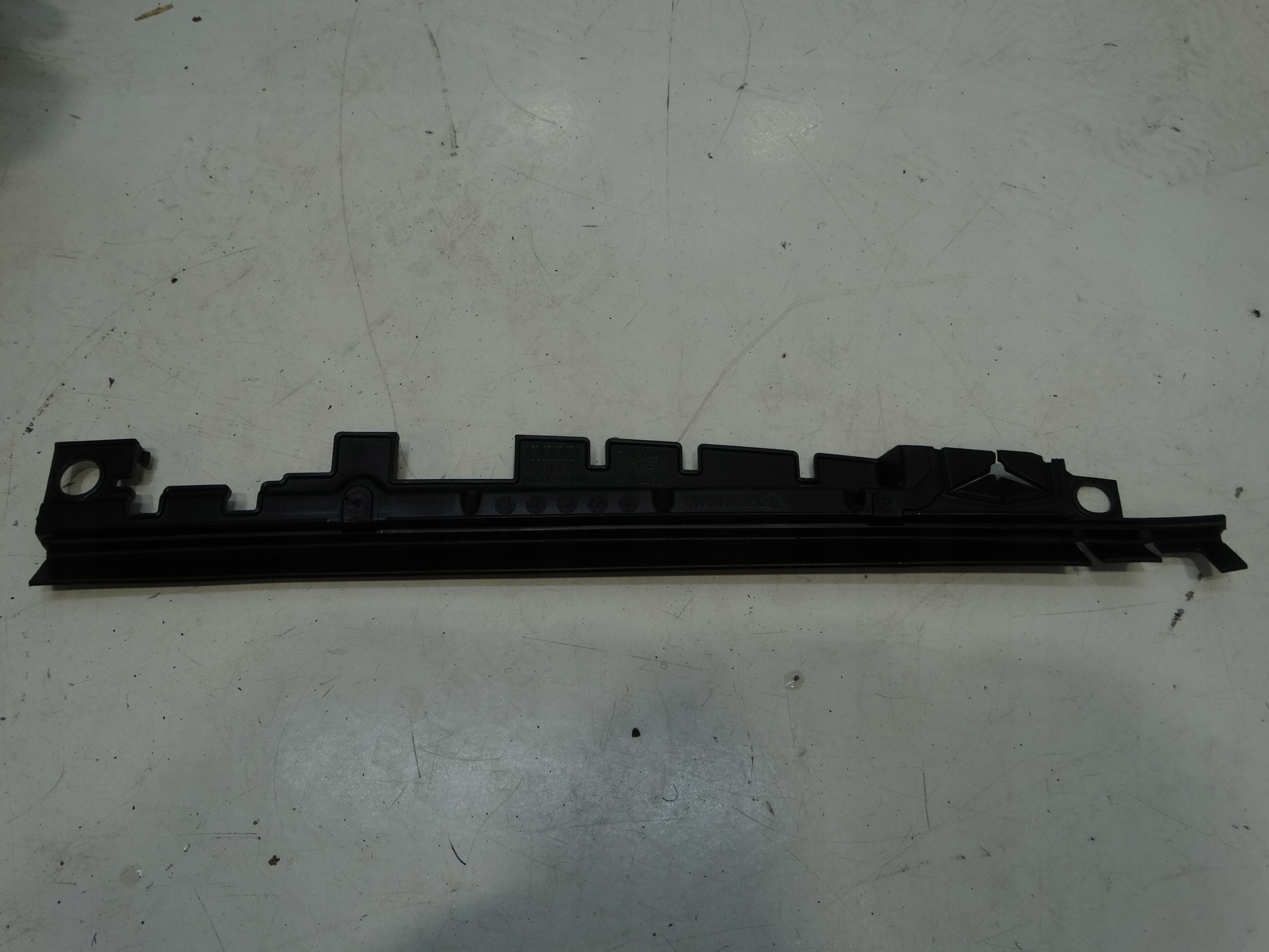 intake air duct air line front upper AUDI A4 B9 A5 8W0121292C