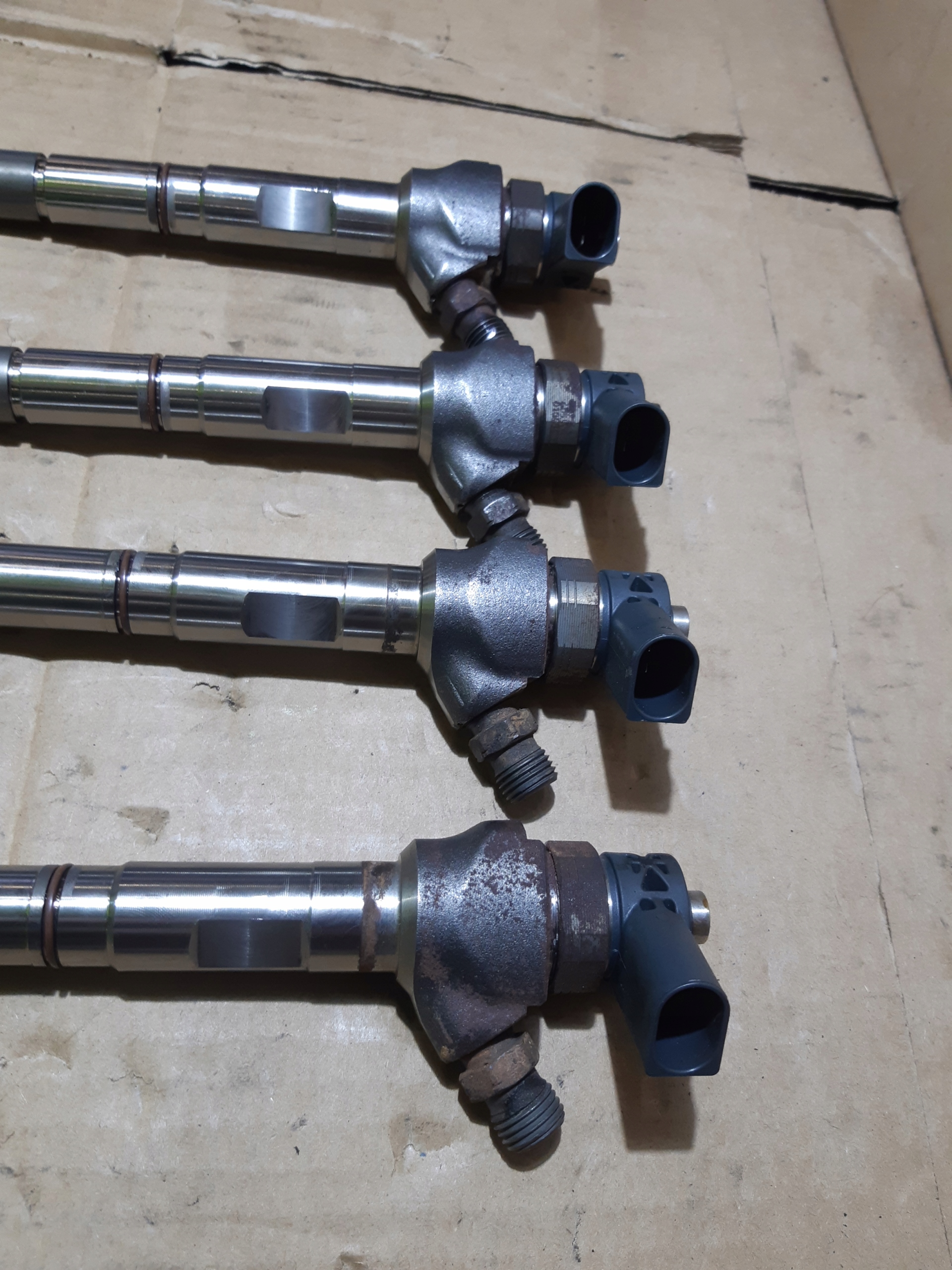 AUDI A6 C7 2.0 UTDI CNH nozzle injector 04L130277AE