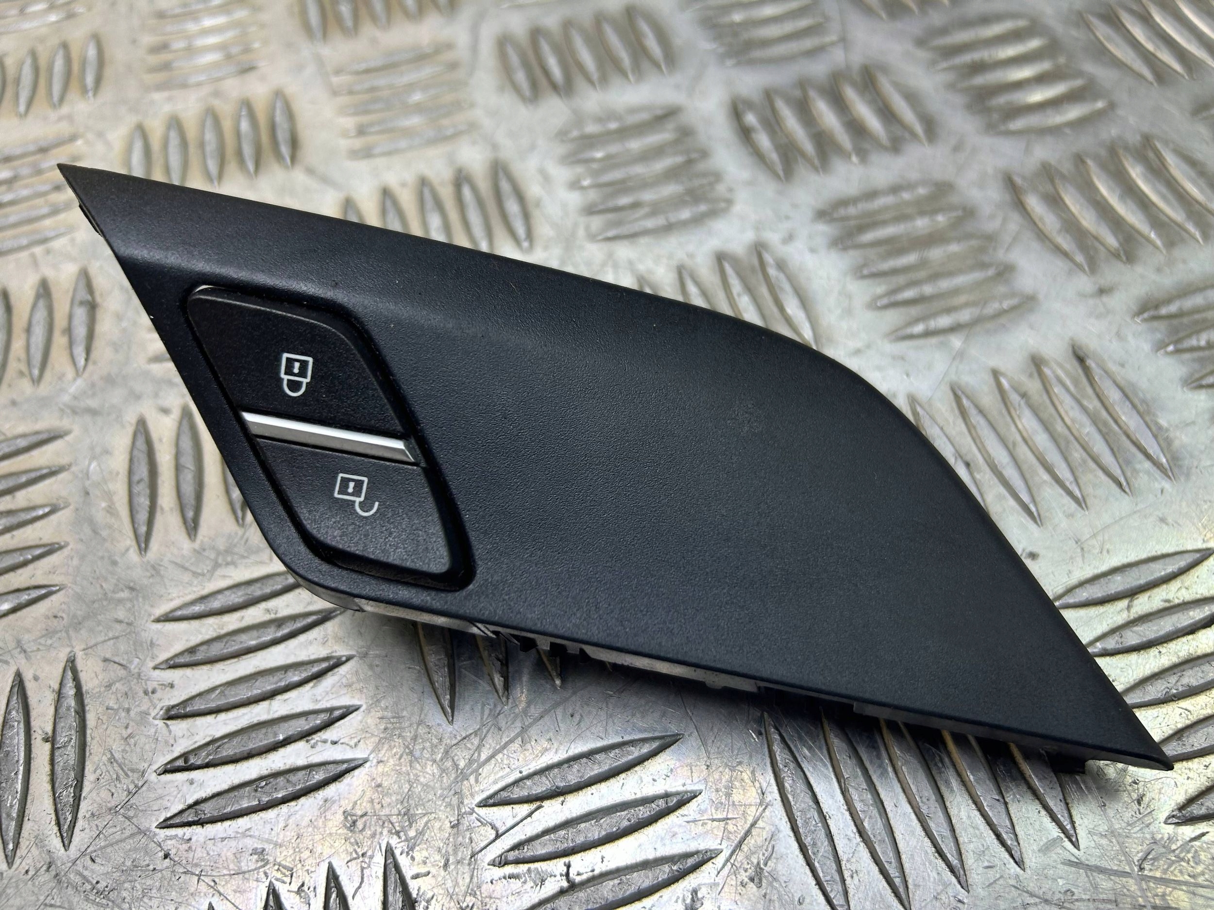 button central of a lock BMW X5 F15 2015 9350442