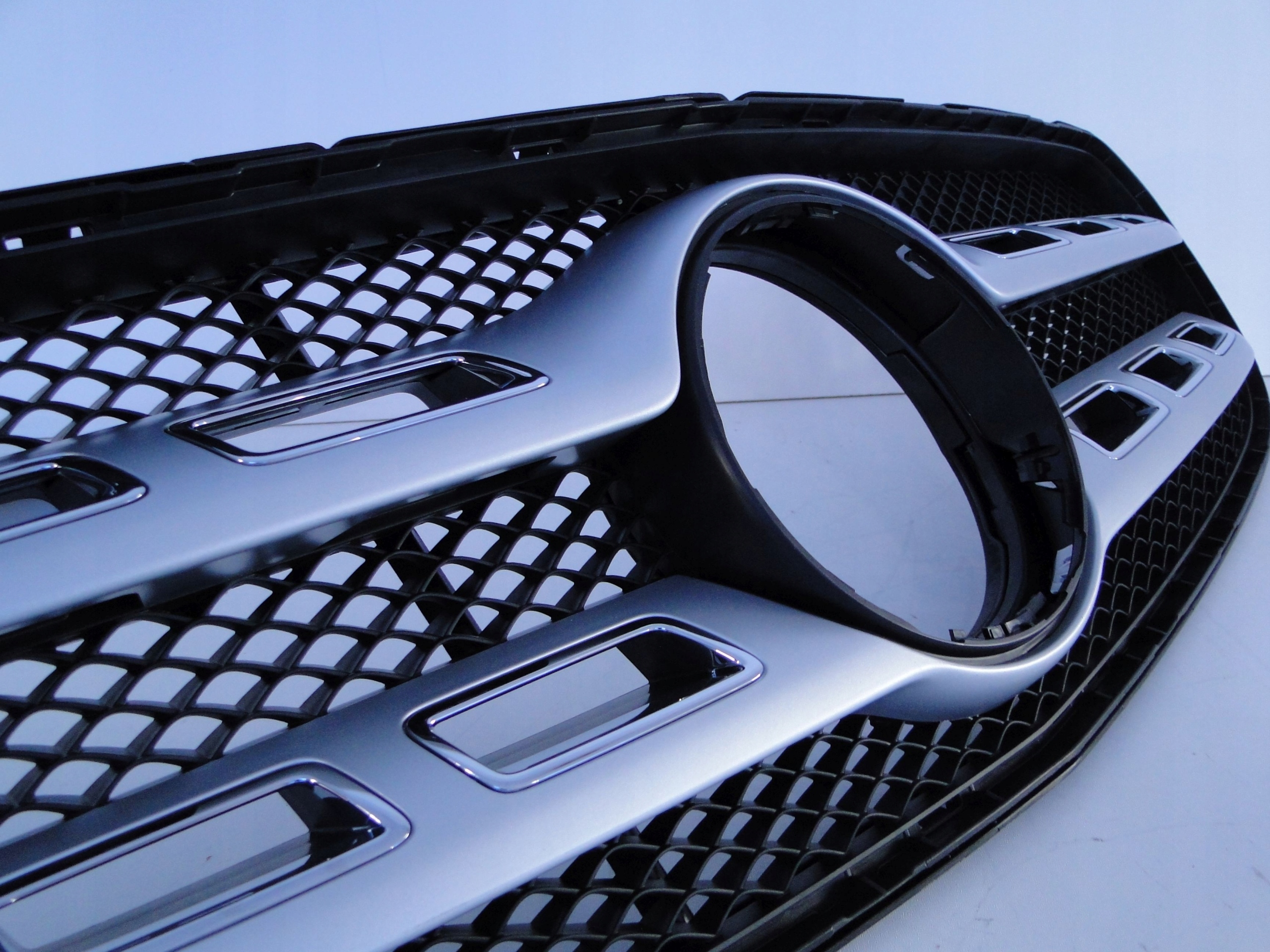 MERCEDES GLA X156 156 LIFT GRILL ATRAPA BEZ KAMERY Kolor srebrny