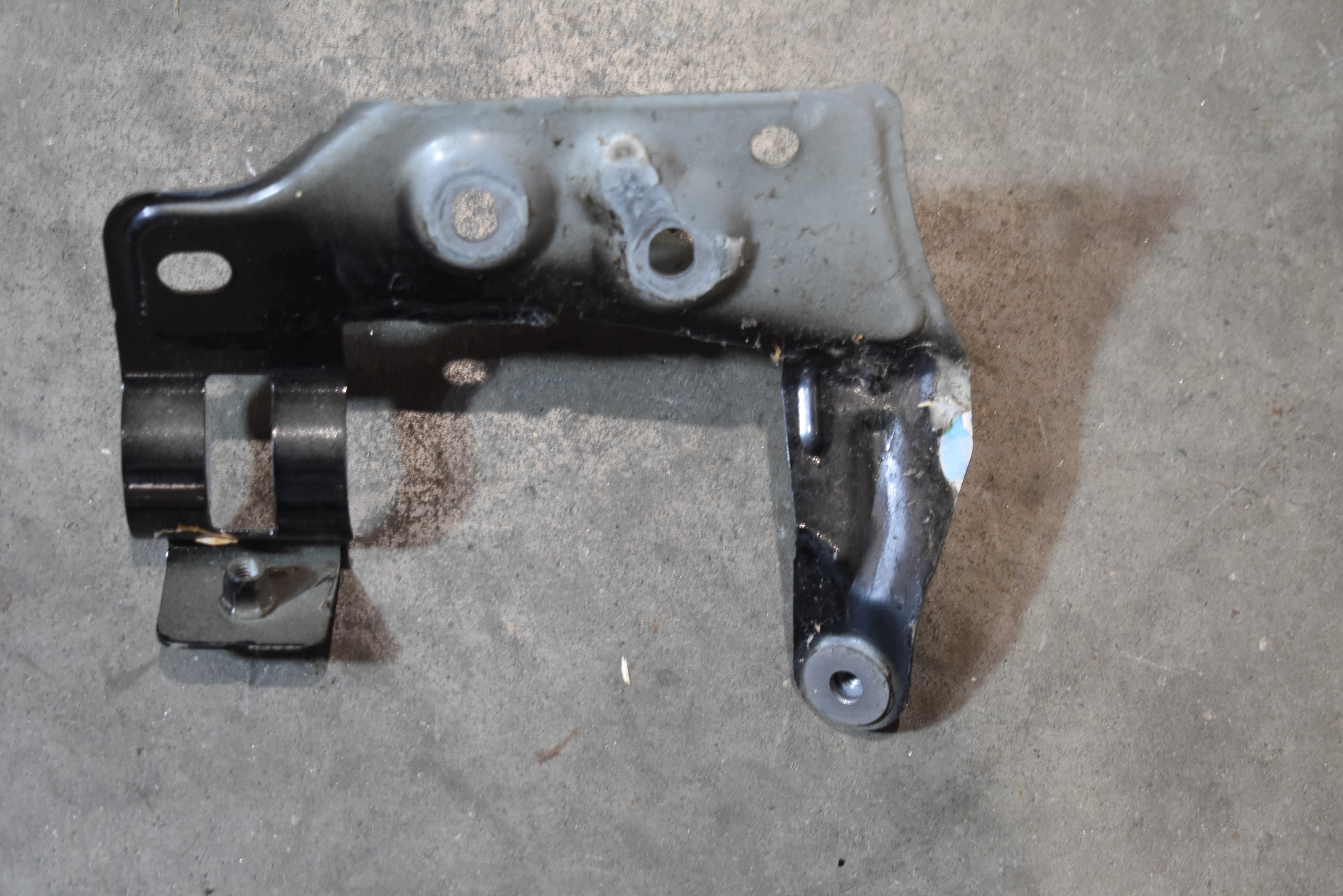 IDEALNY console holder of a fender front front left PORSCHE CAYENNE 1