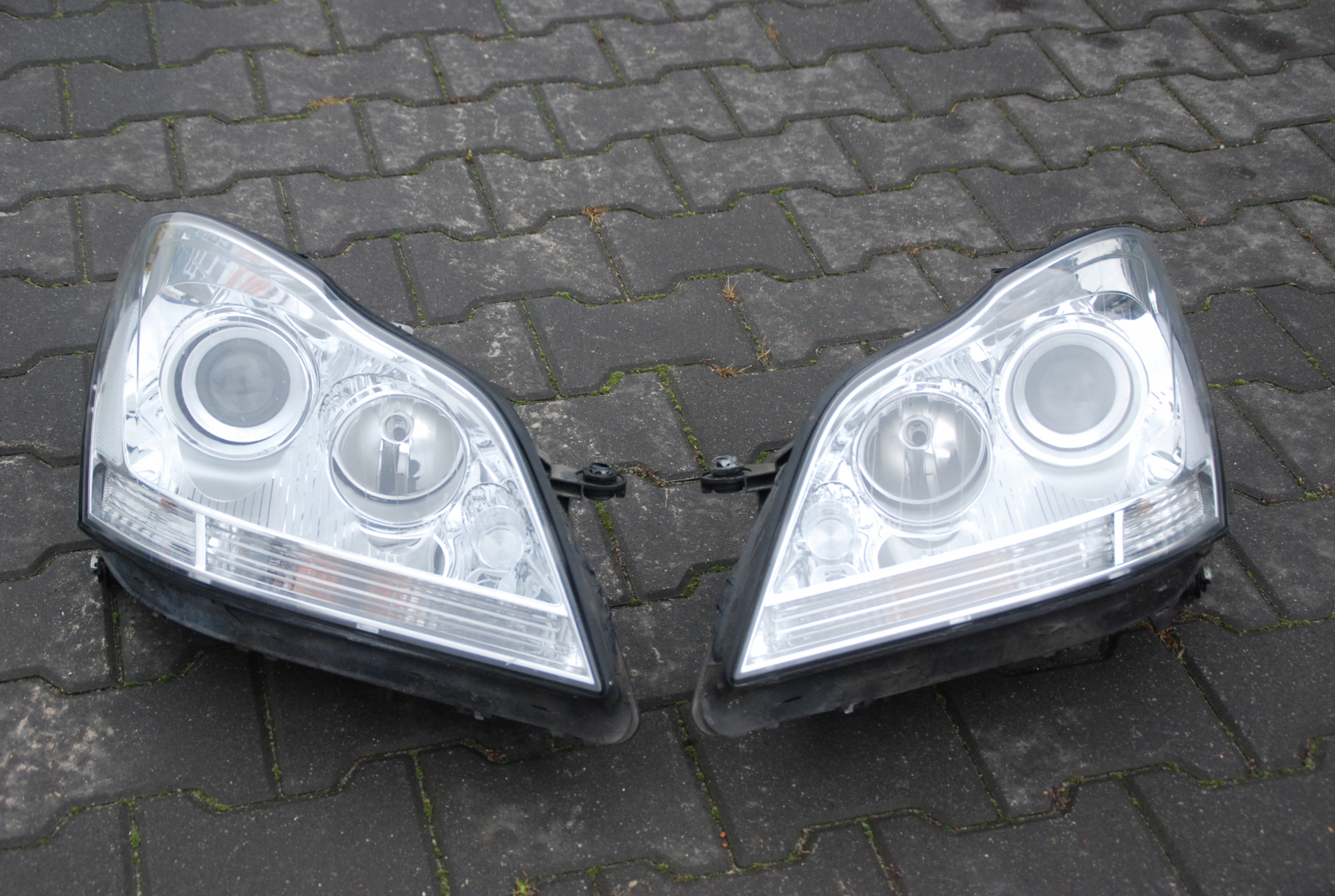 REFLEKTOR KOMPLET LAMPA PRZÓD MERCEDES GL X164 UK Producent części Mercedes-Benz OE