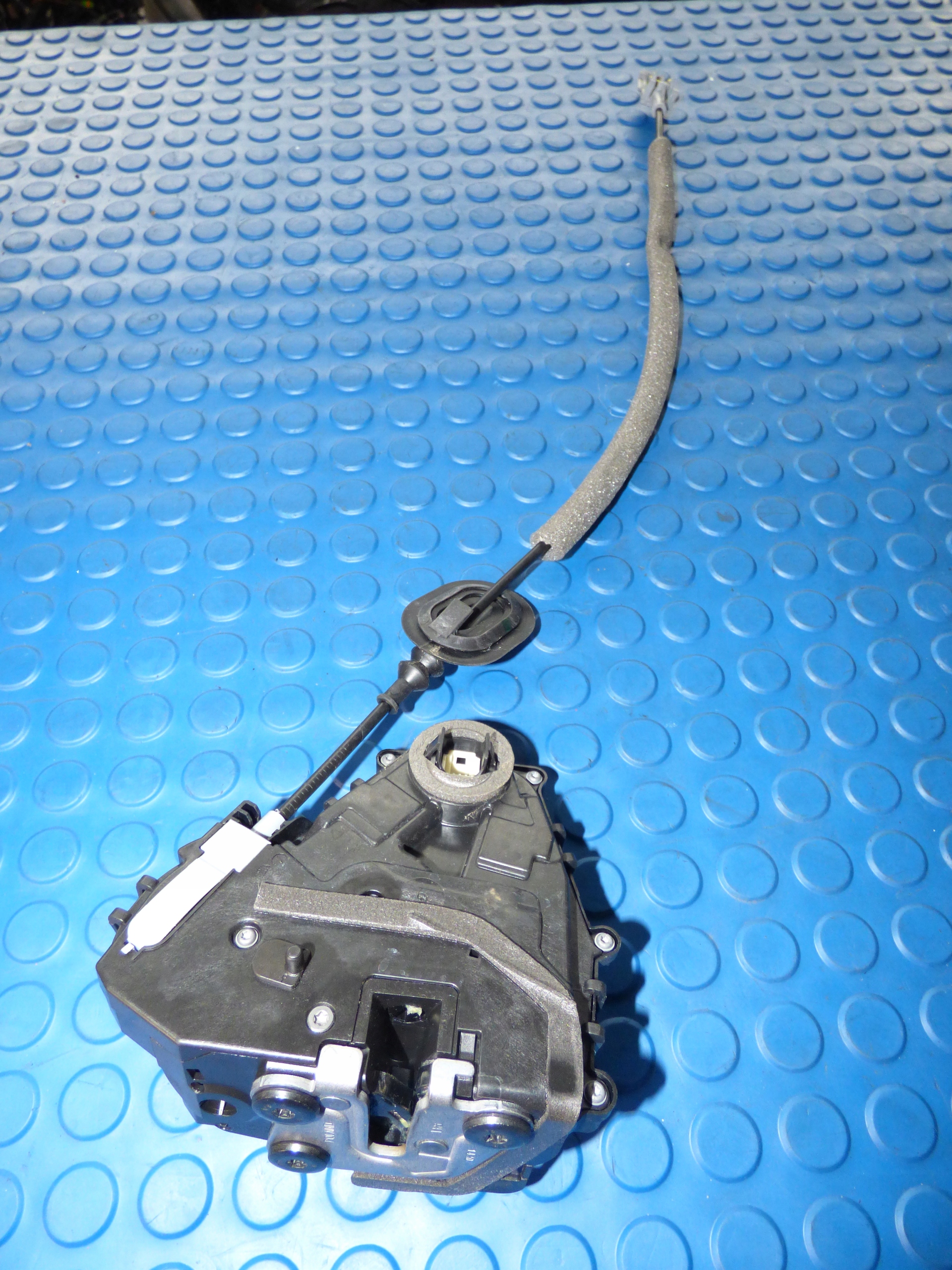 lock door right rear part 825021122R 4PIN CAPTUR II