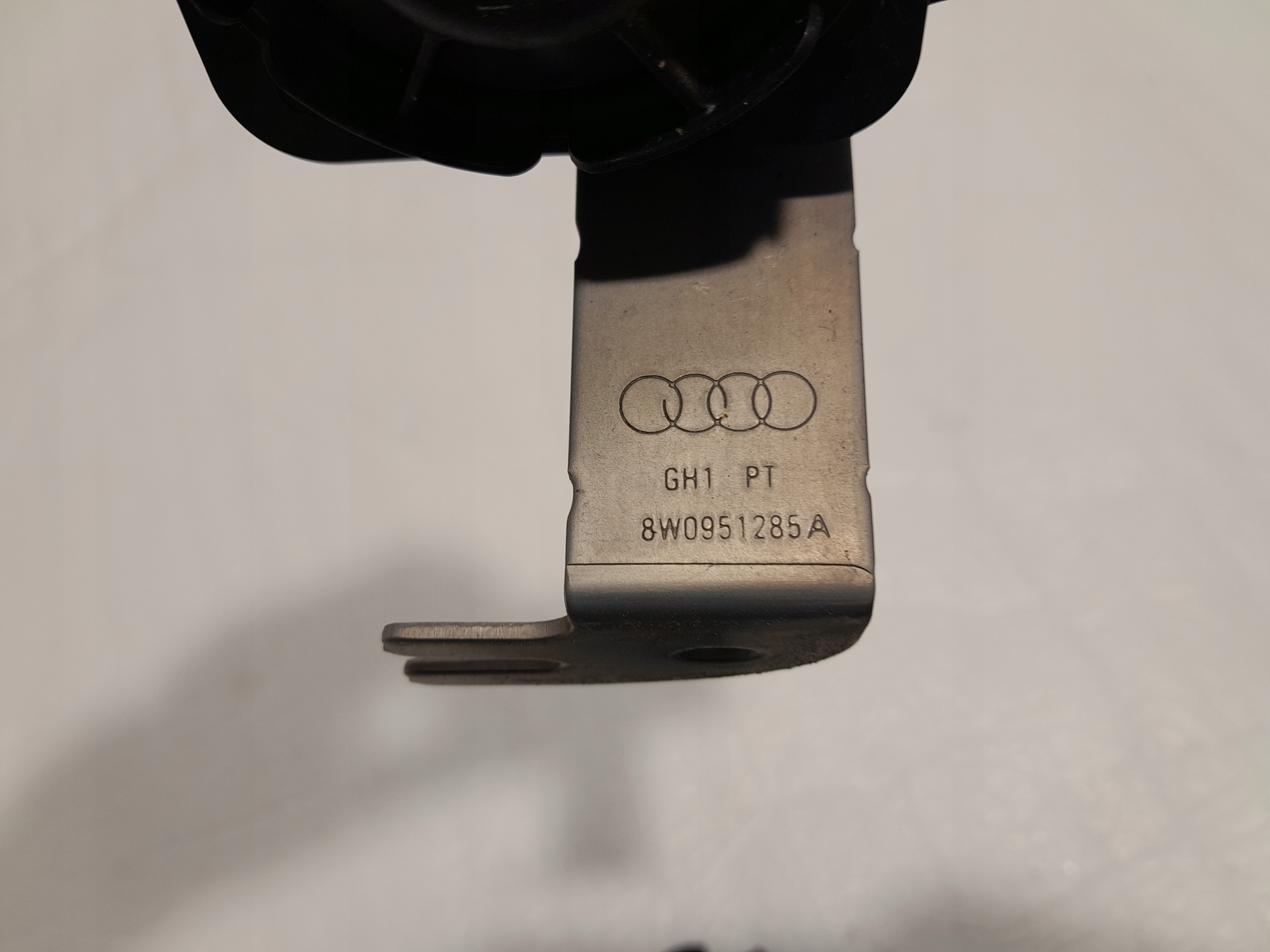 AUDI A4 B9 LIFT SYRENA ALARMU Support plaque 8W0951285A