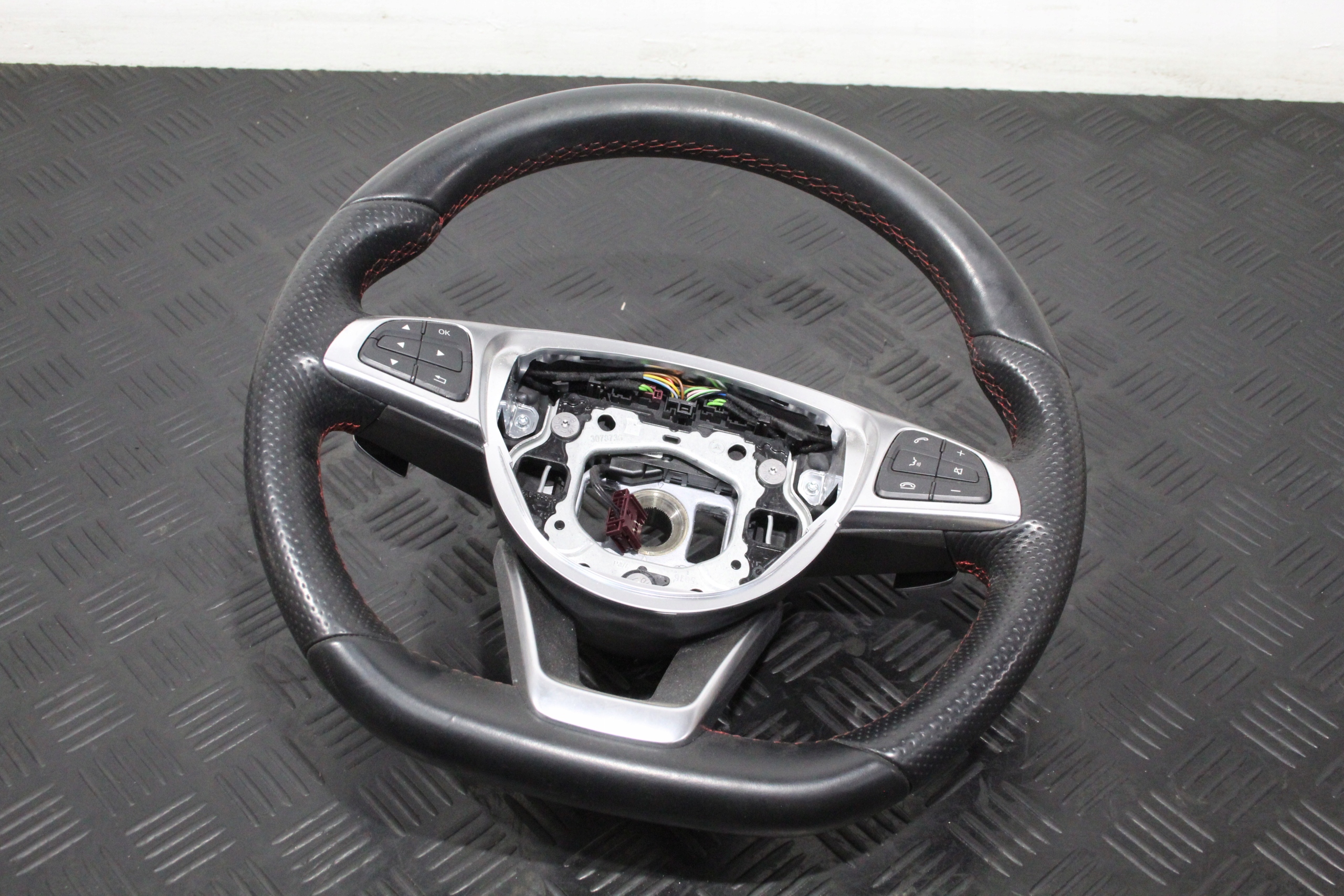 lenkrad MULTIFUNKCJA A-KLASA W176 LIFT AMG