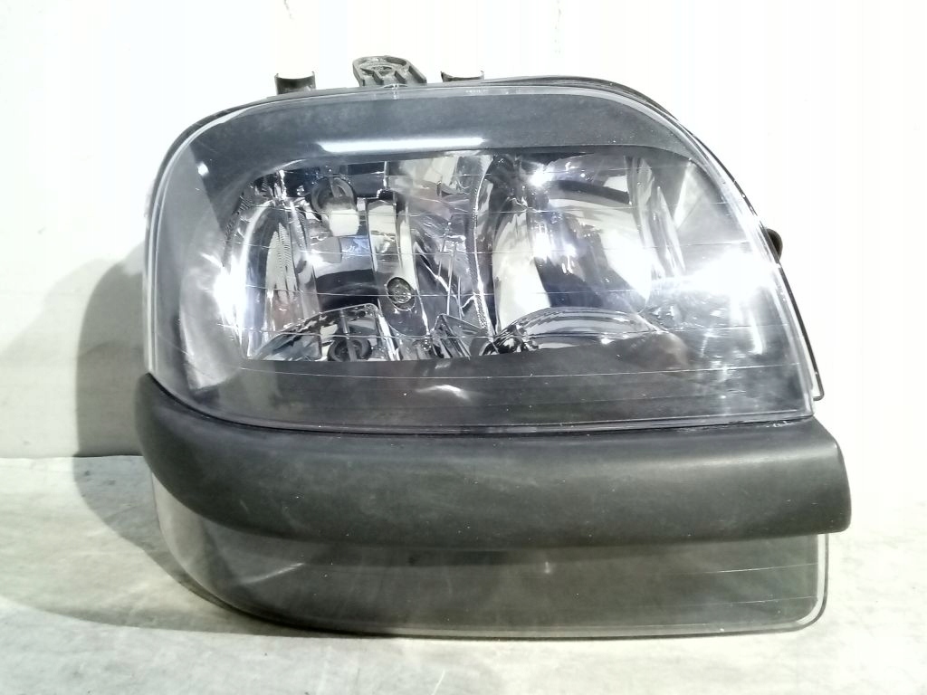 Fiat Doblo and light right front front
