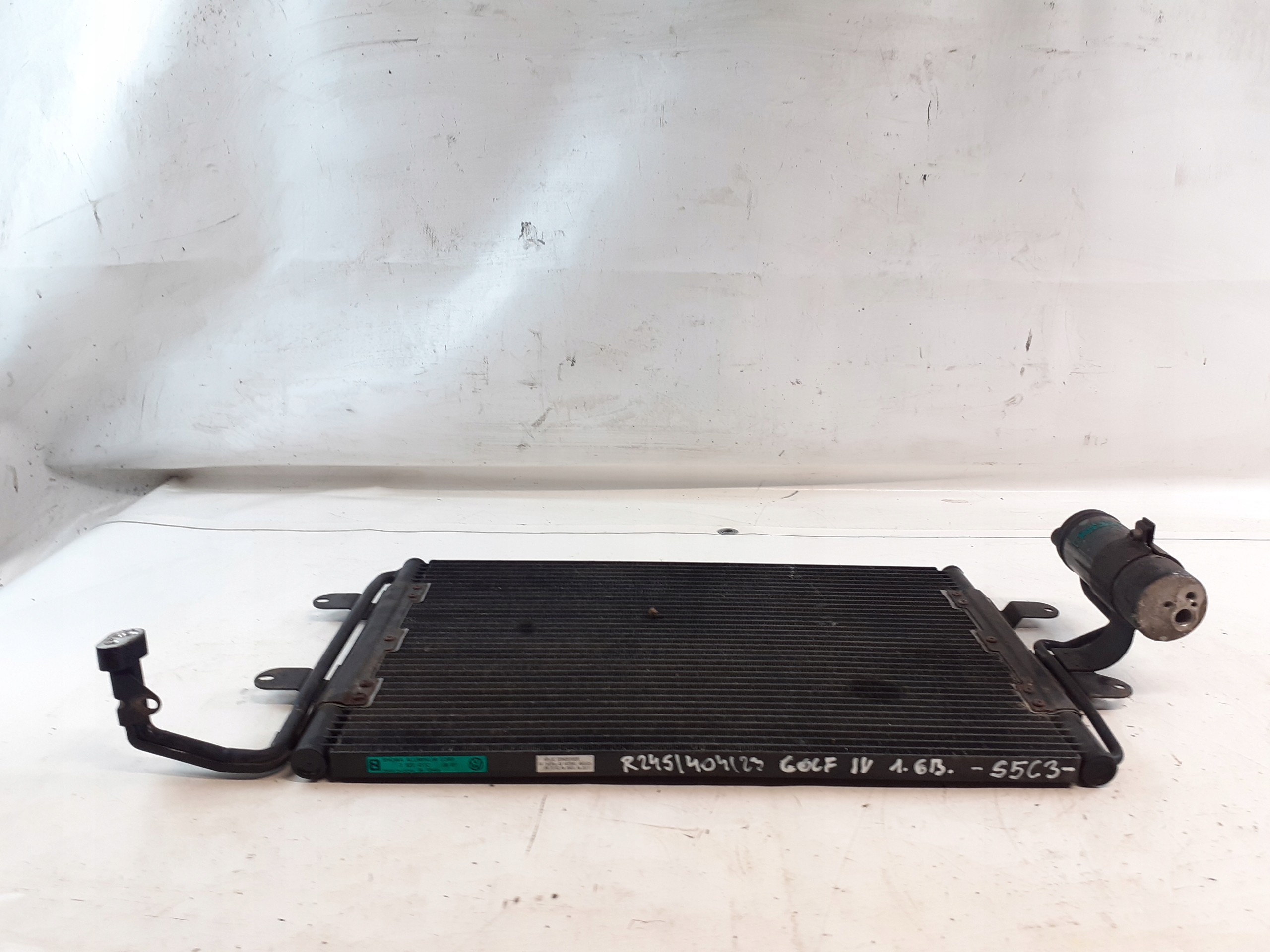 Volkswagen Golf IV 1.6 B Radiatore / Raffreddatore Kdlimatyzacji