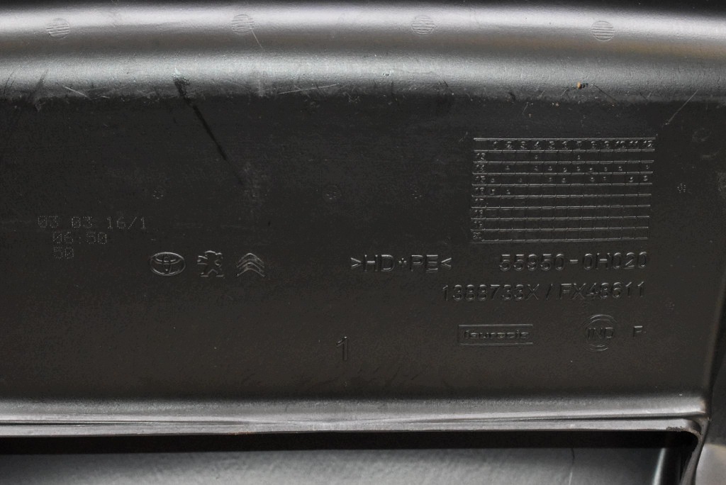 dashboard instrument panel console cockpit airbag EU 55301-0H030 TOYOTA AYGO 2 II 14