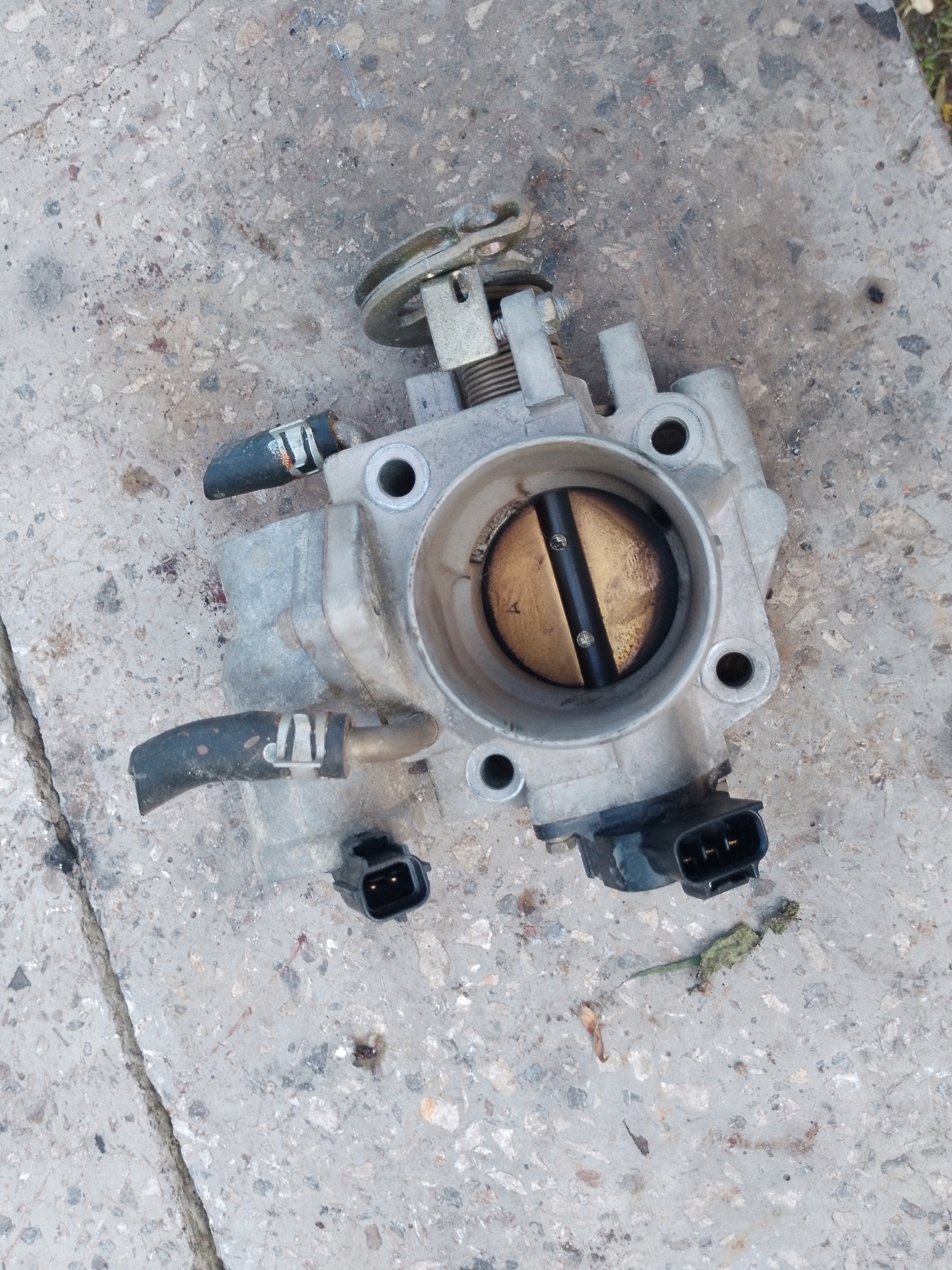 mazda 323f 1.6 16v ДРОССЕЛЬНАЯ ЗАСЛОНКА