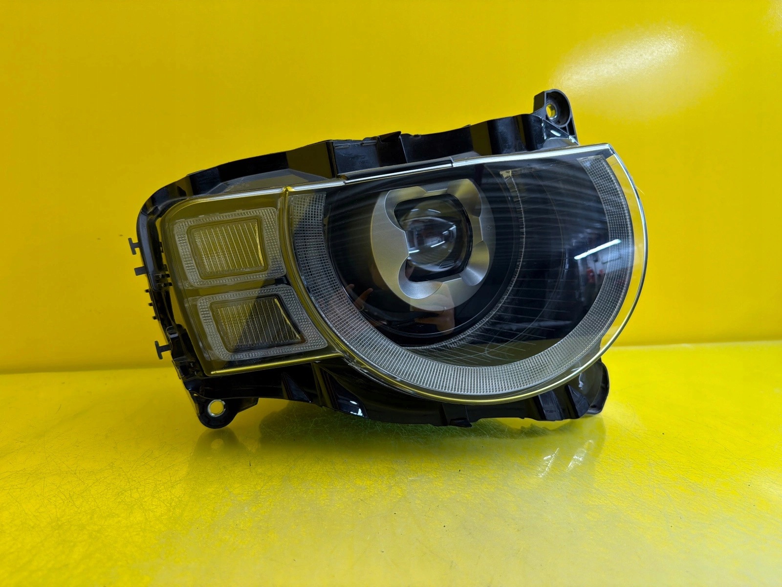 světlo pravá Land Rover Defender 2 L663 2020- Full Led L8B2-13W029-HG