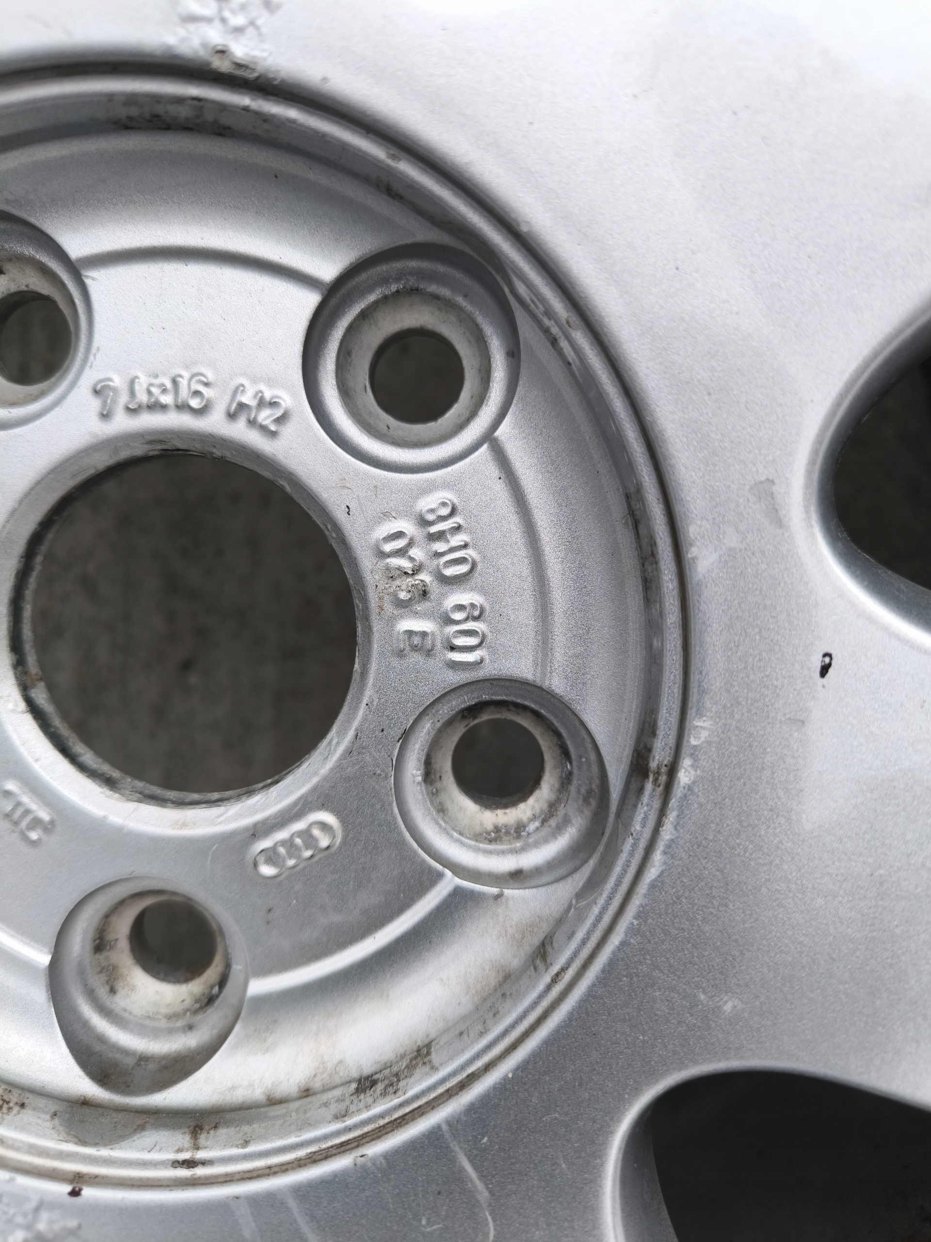 disk hliníkový AUDI A3 A4 A6 7.0J R16 ET42 8H0601025E *1*
