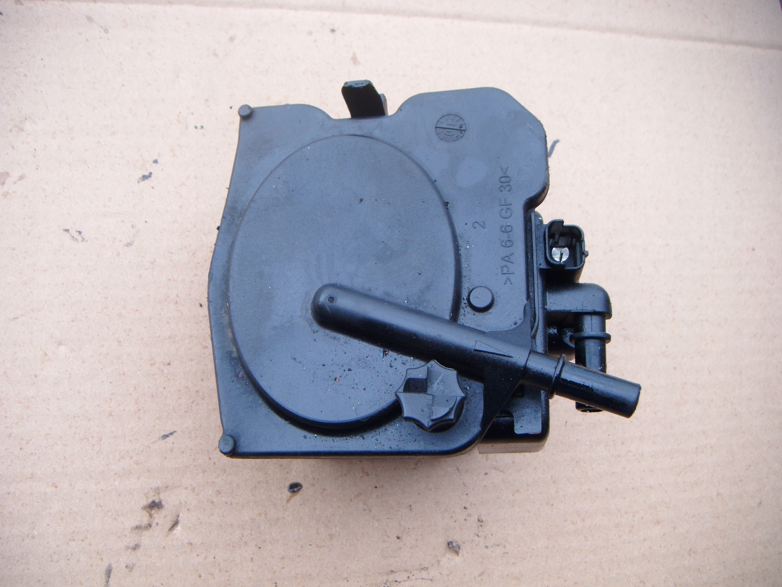 FORD C-MAX 03-10 1.6 PODSTAWA FILTRA PALIWA