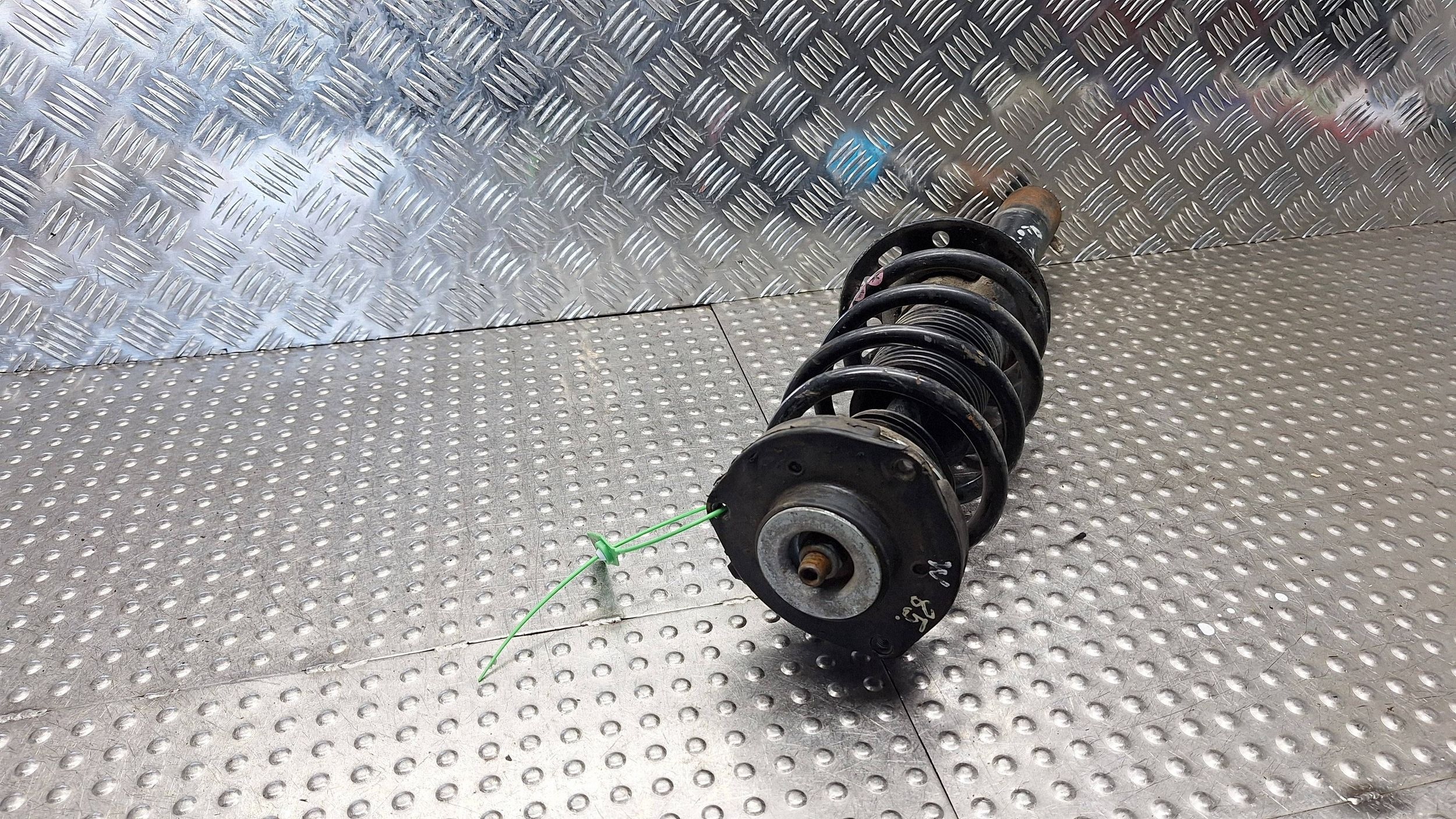 shock absorber right front VW GOLF V VI A3 8P OCTAVIA II LEON II