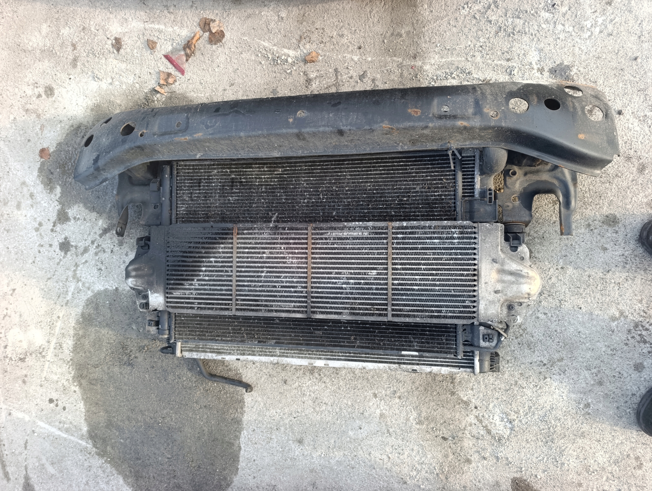 VW T5 LIFT 2.0 TDI support panel for radiators radiator fan