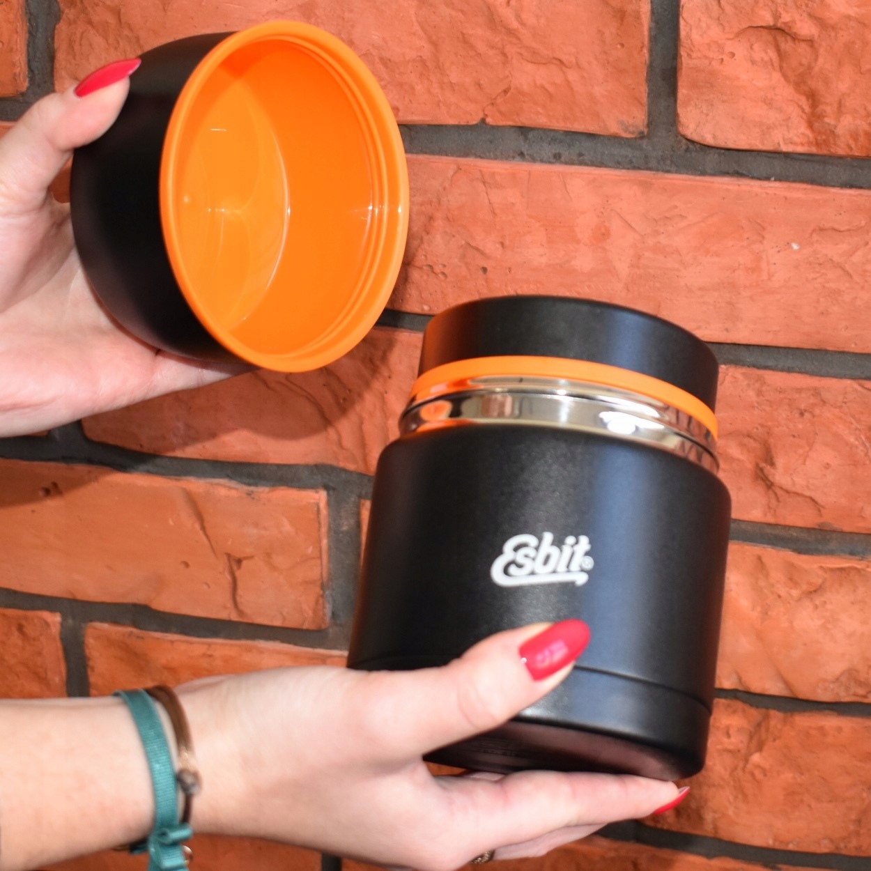 Pojemnik termiczny Termos obiadowy ESBIT 0,5l Cechy dodatkowe korek tradycyjny miska podwójne ścianki powłoka antypoślizgowa