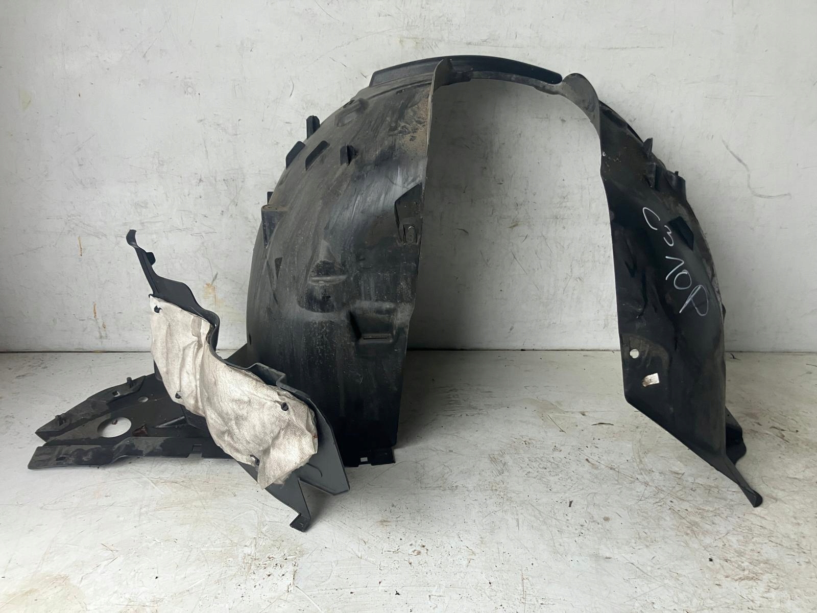 mudguard right front CITROEN C3 III #10 9811931180