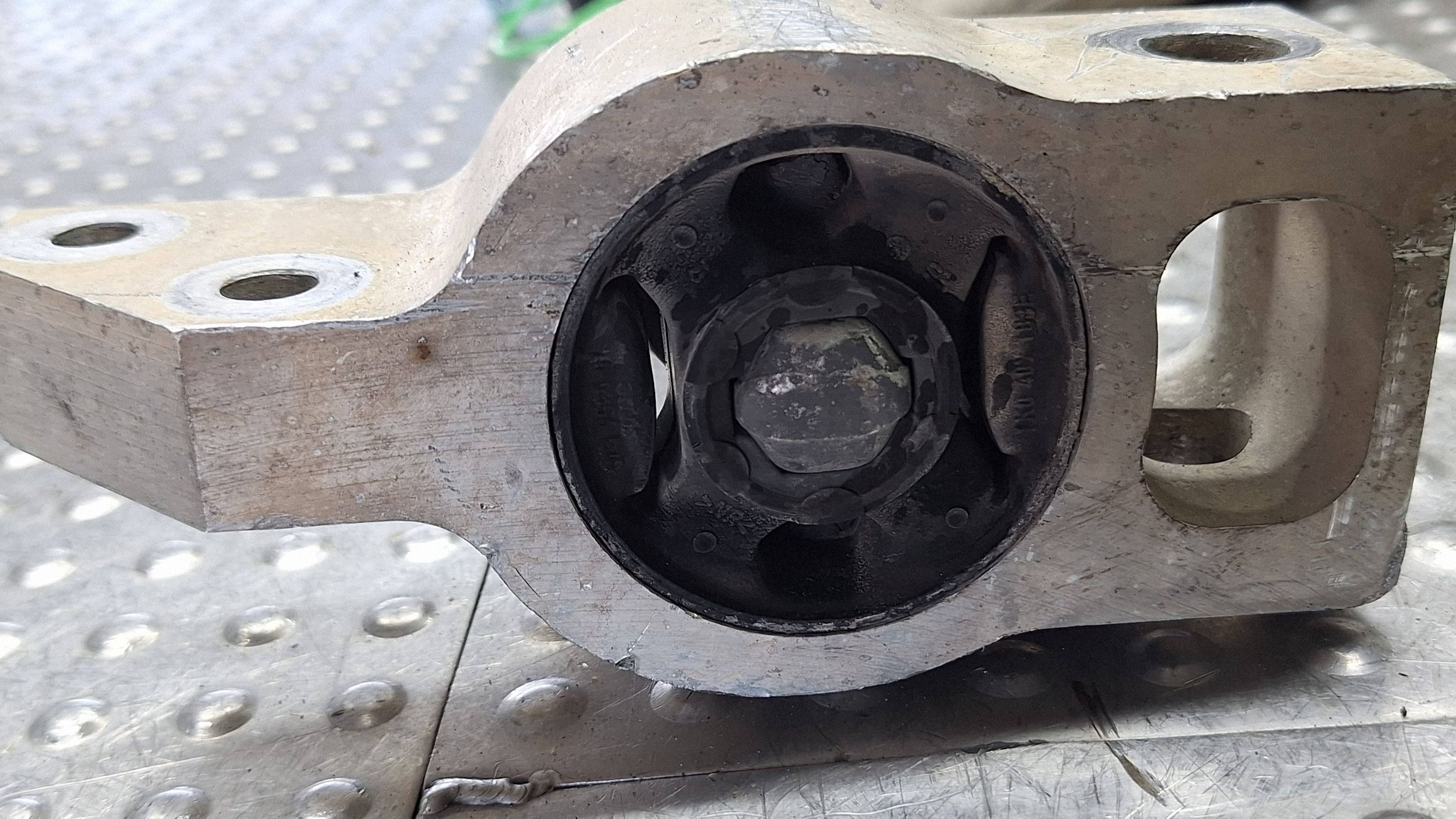 arm left front 3C0407153D VW PASSAT B7 AUDI Q3 8U